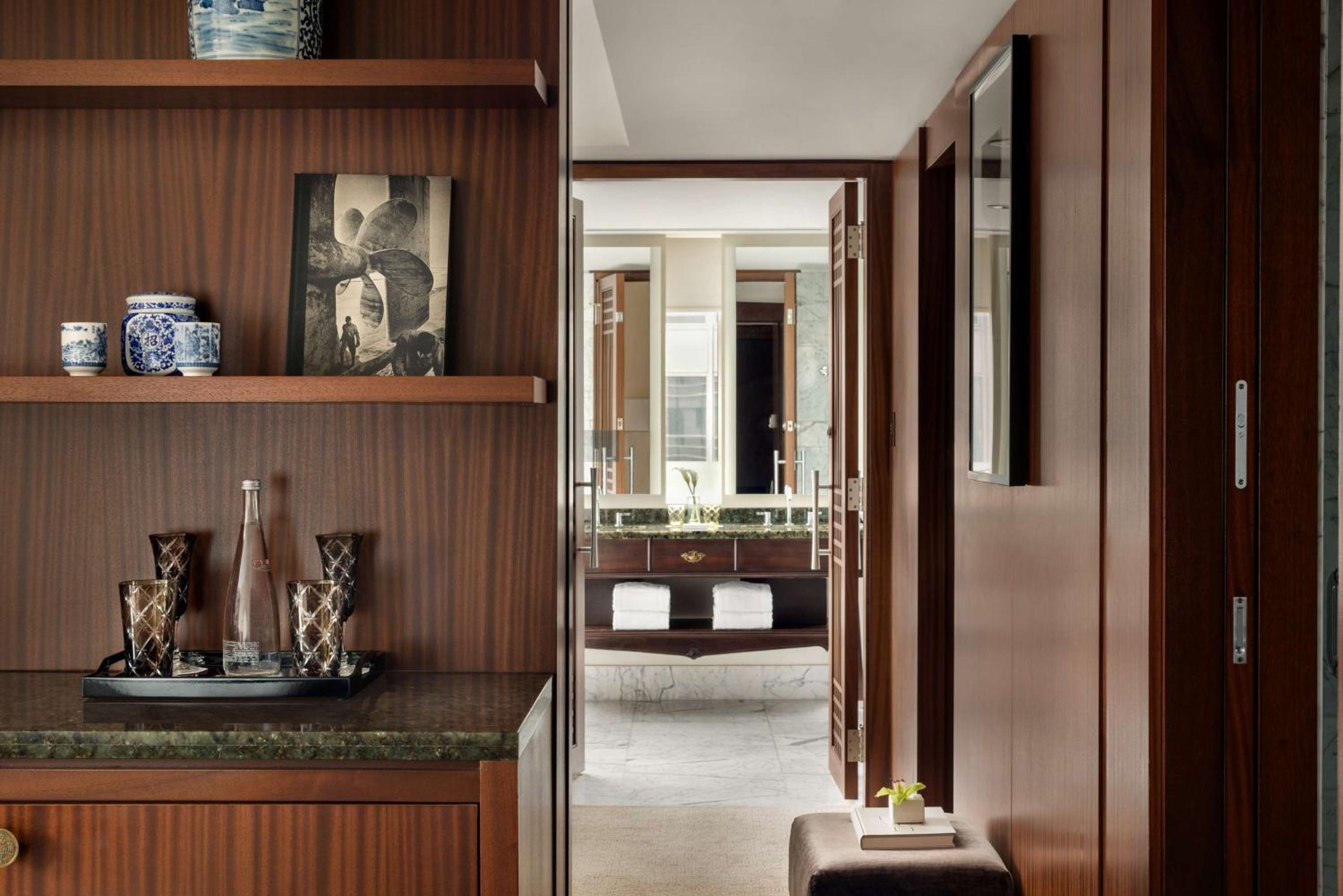 Deluxe One-Bedroom Suite - Photo 7