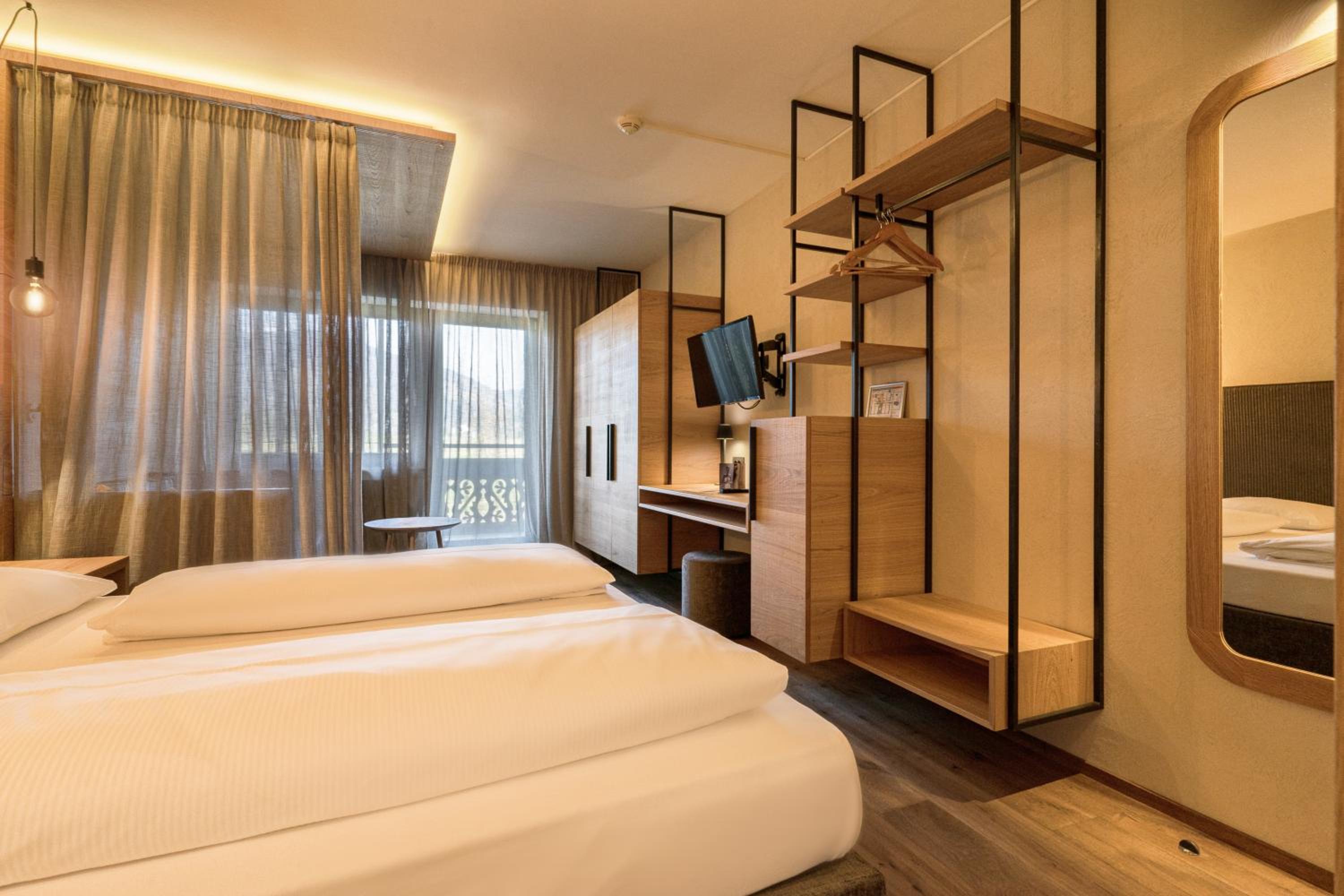 Double Room with Balcony - Photo 3