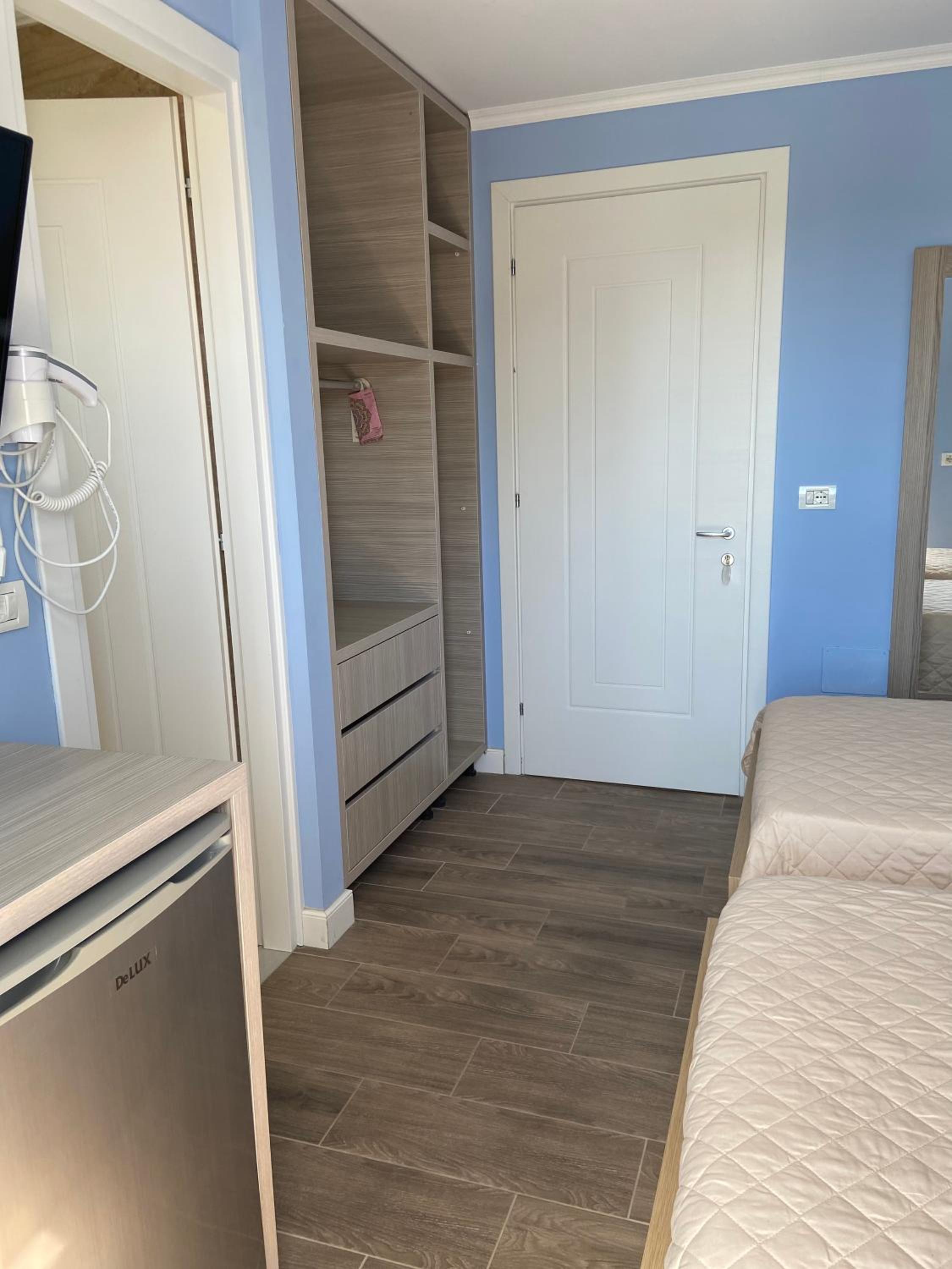 Small Double or Twin Room photo 3