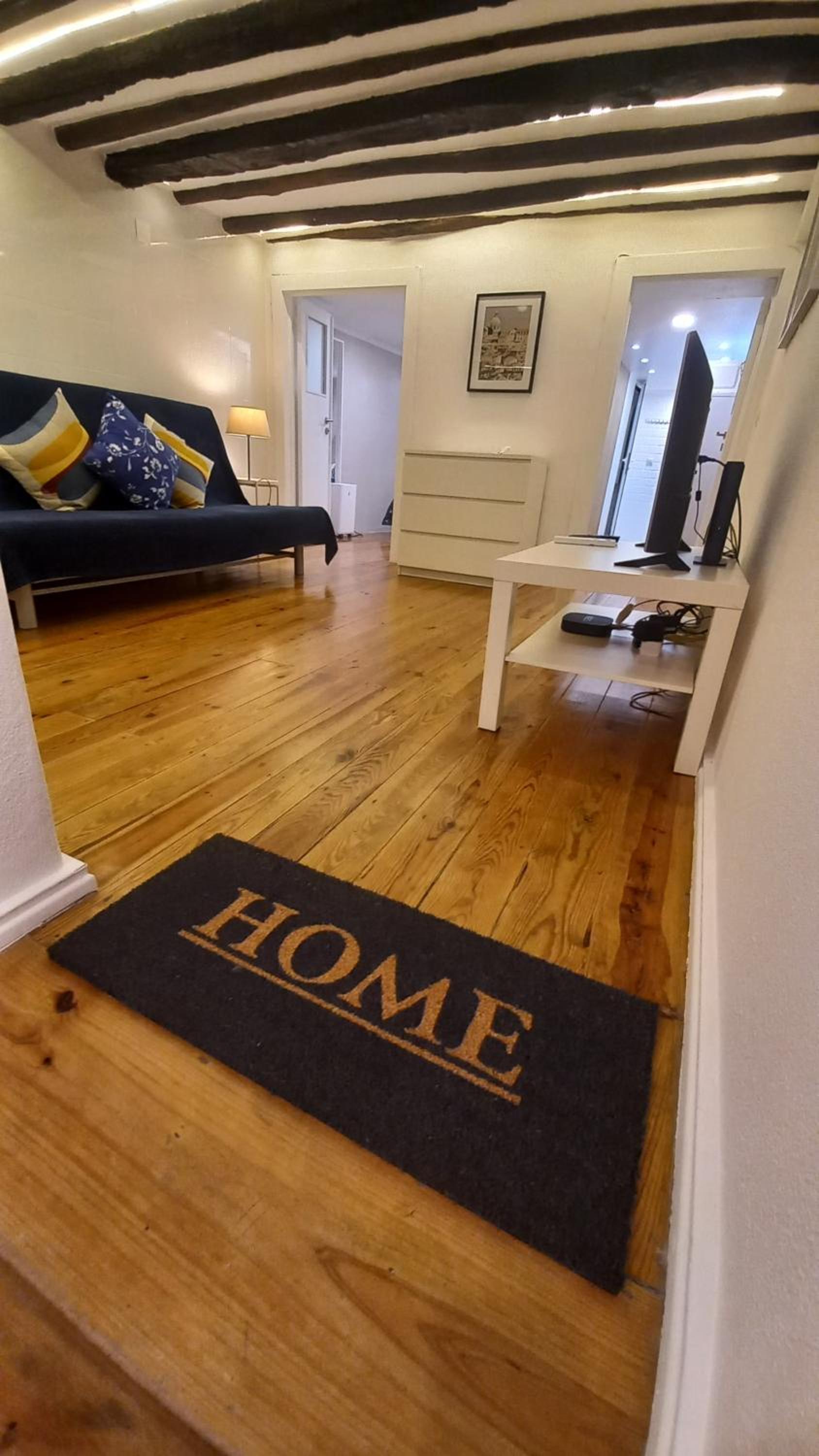 One-Bedroom Apartment - Photo 2