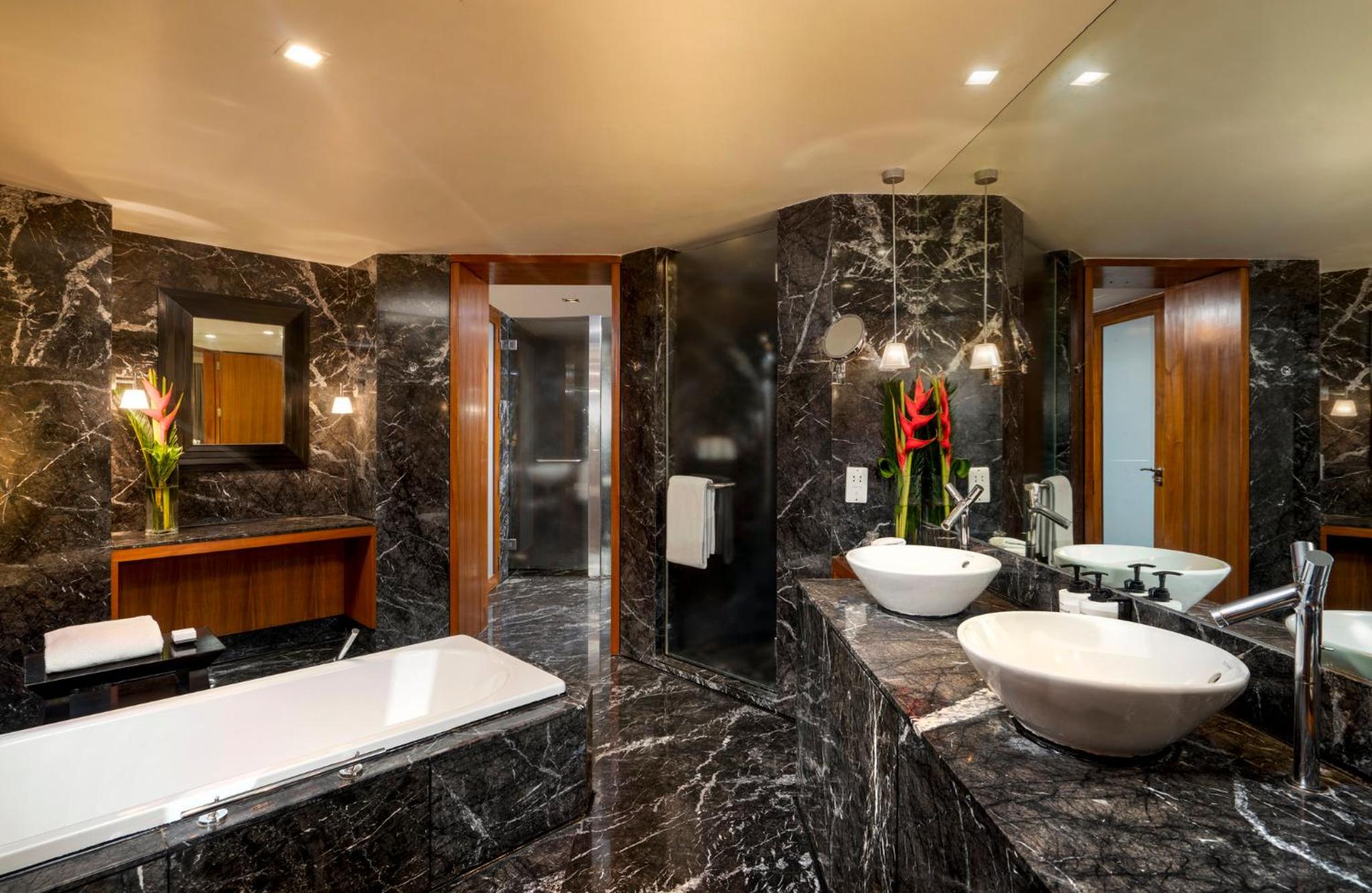 One-Bedroom Suite with Sea View - Photo 9