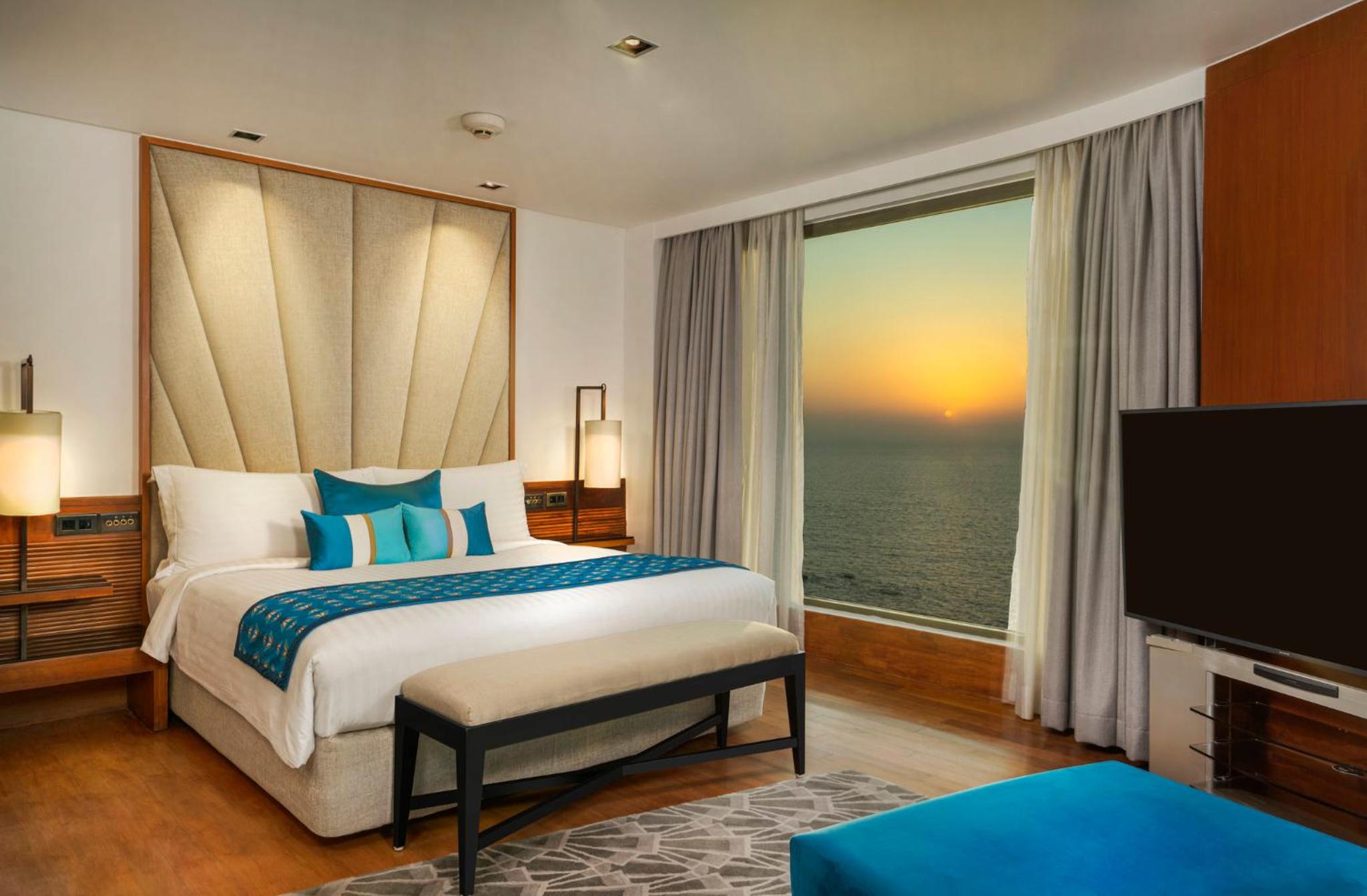 One-Bedroom Suite with Sea View - Photo 4