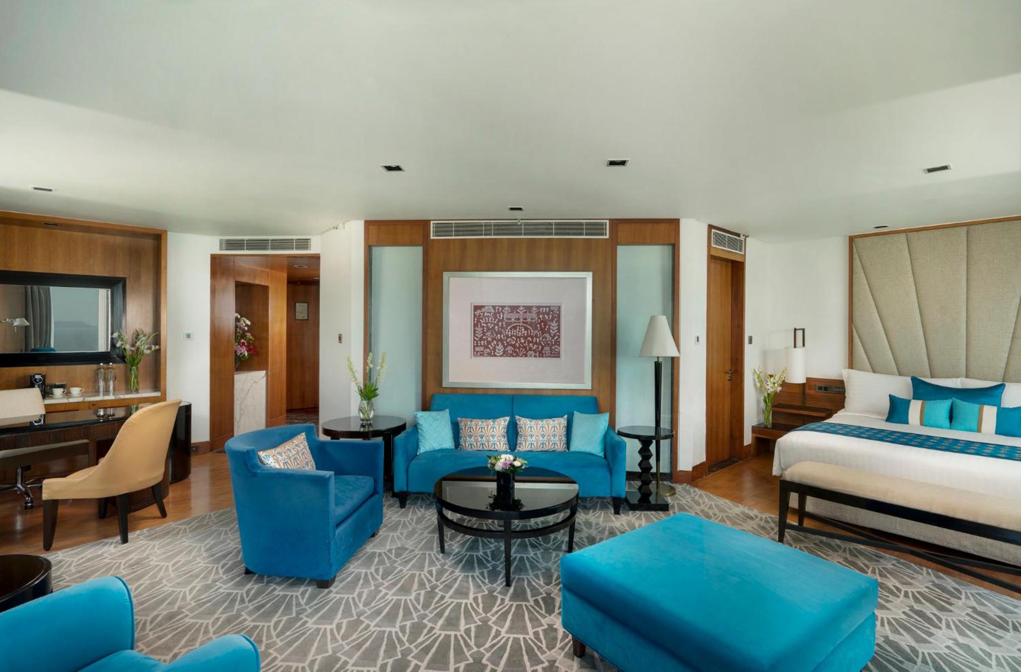 One-Bedroom Suite with Sea View - Photo 11