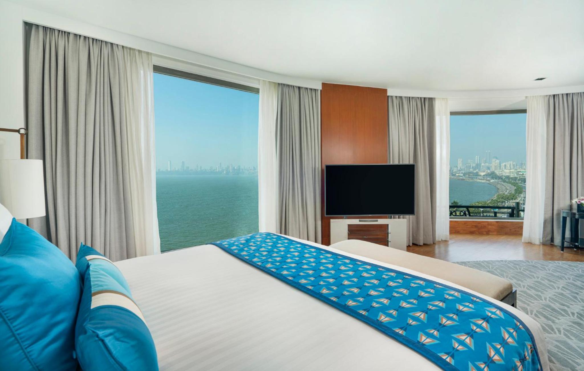 One-Bedroom Suite with Sea View - Photo 2