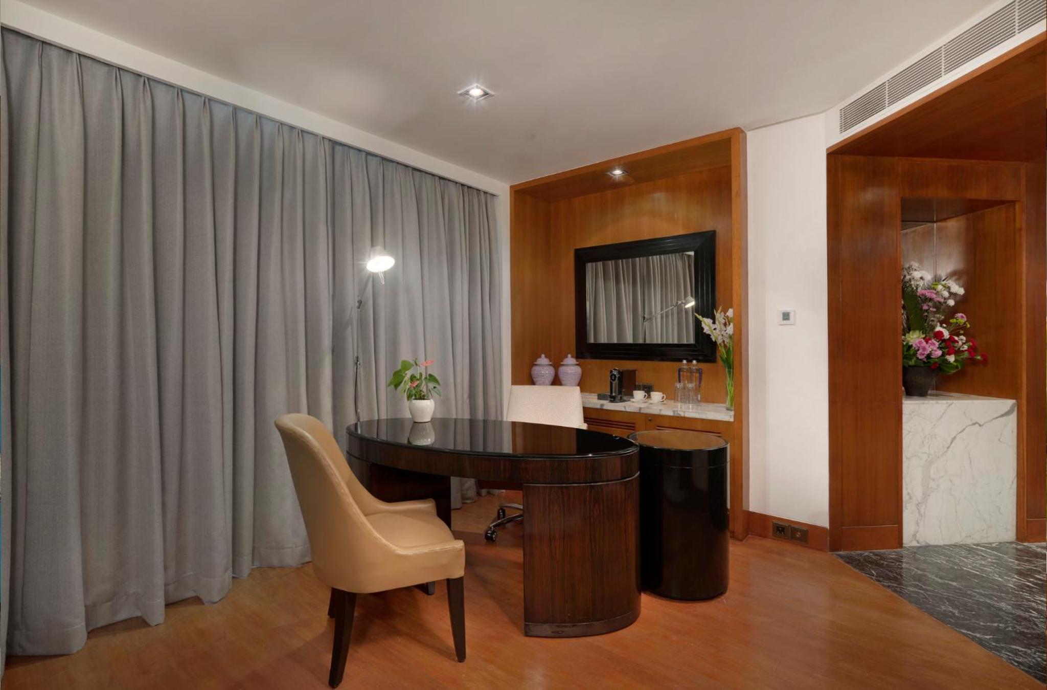 One-Bedroom Suite with Sea View - Photo 12