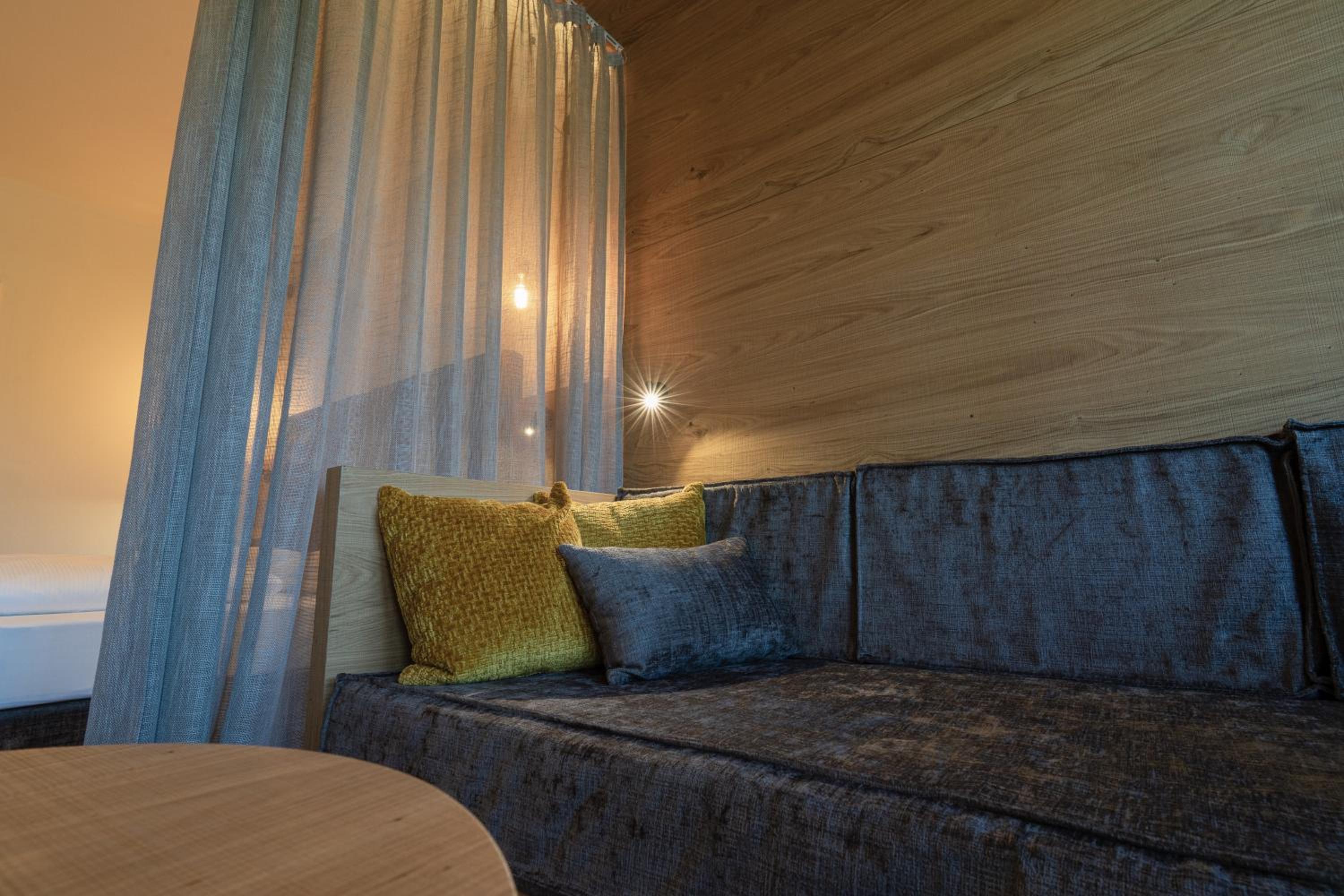 Double Room with Balcony - Photo 6