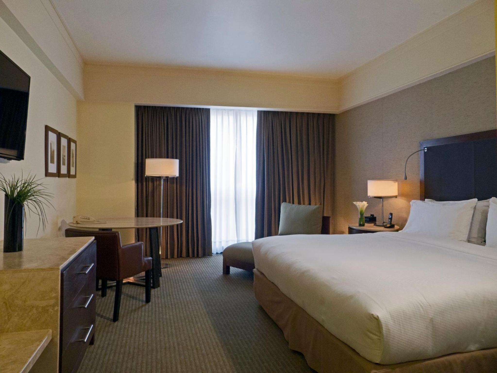 Deluxe King Room - Photo 6