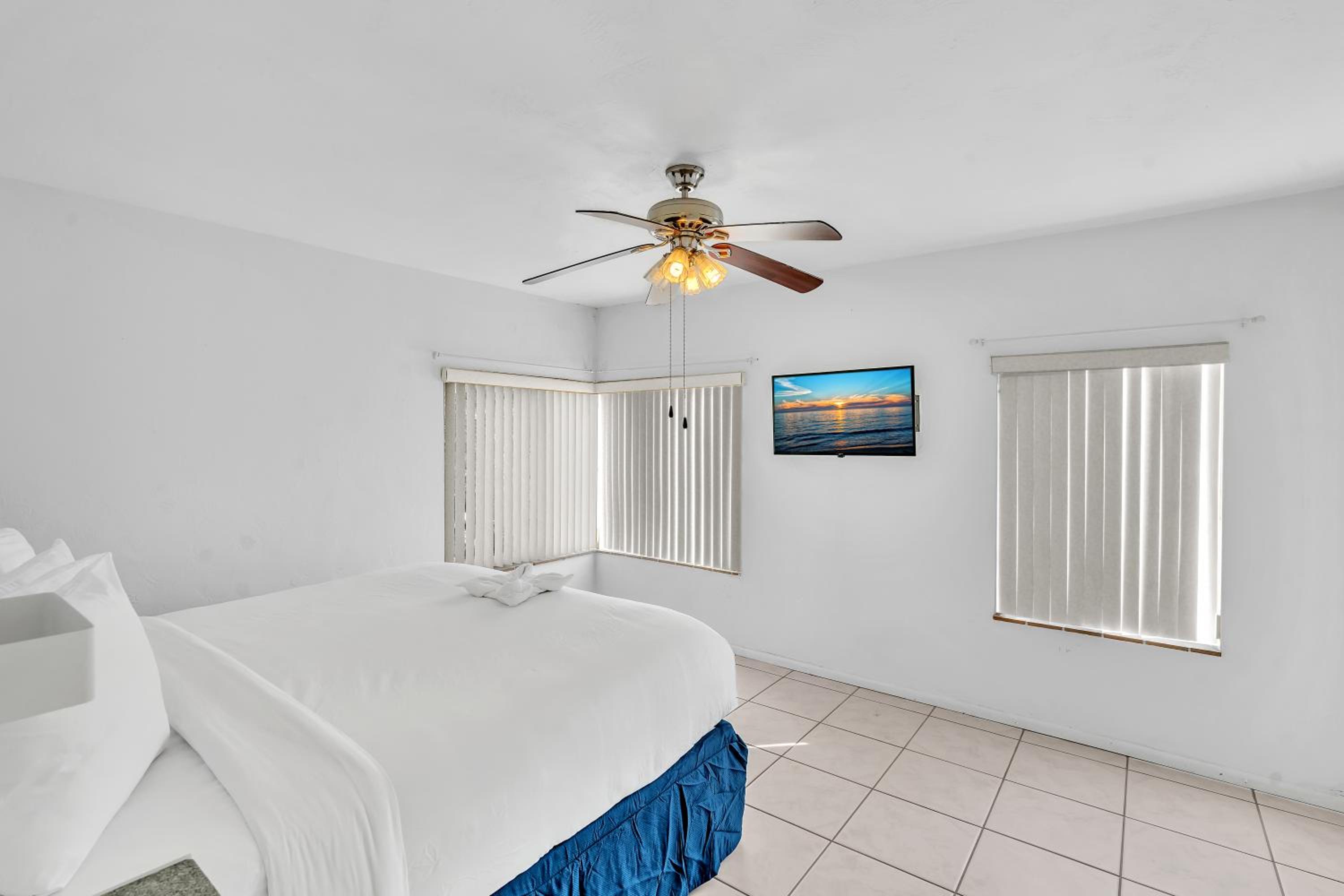 One-Bedroom Suite - Photo 3