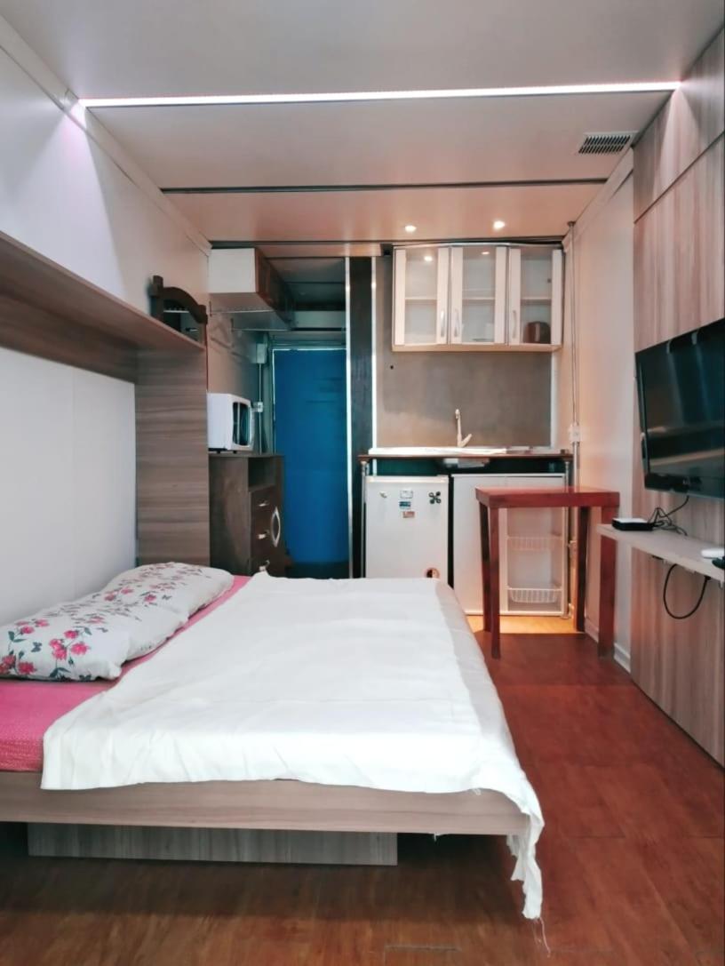 Studio in a Sea Container - Photo 11