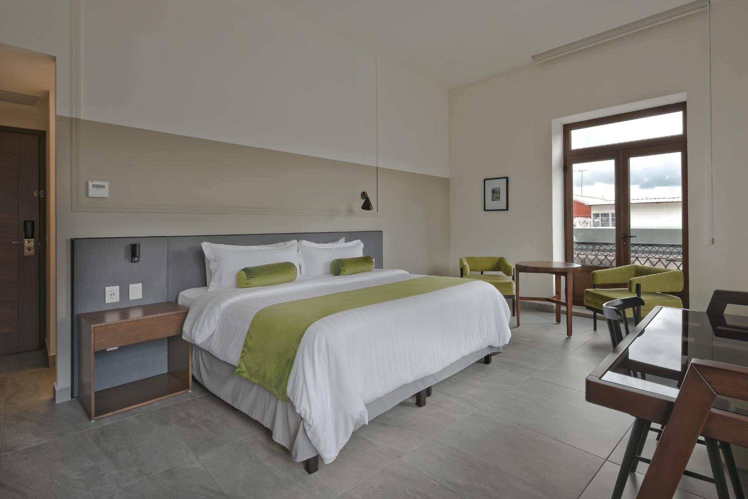 Deluxe Room 1 King
