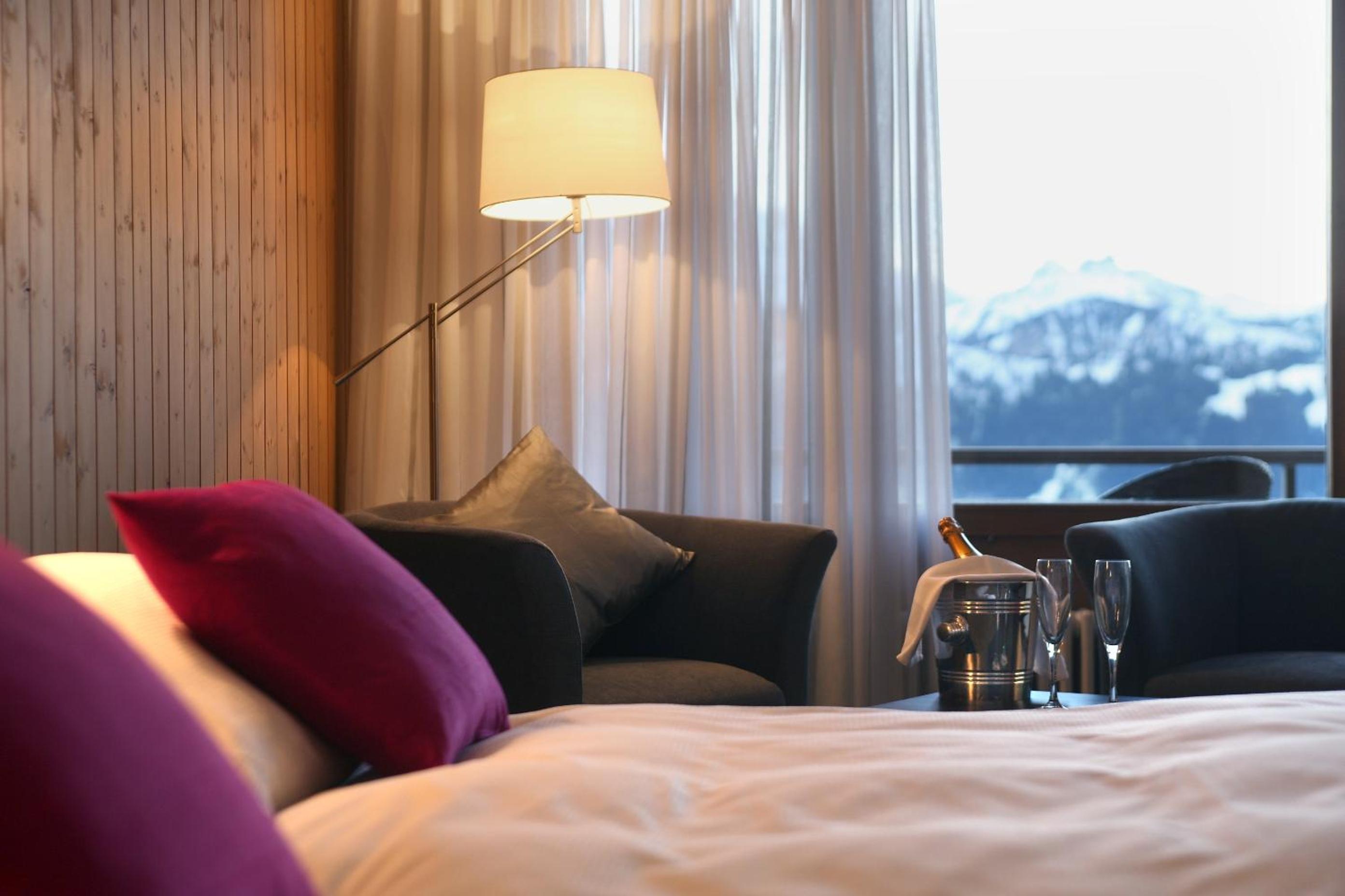 Double Room with Balcony and Lake and Mountain View