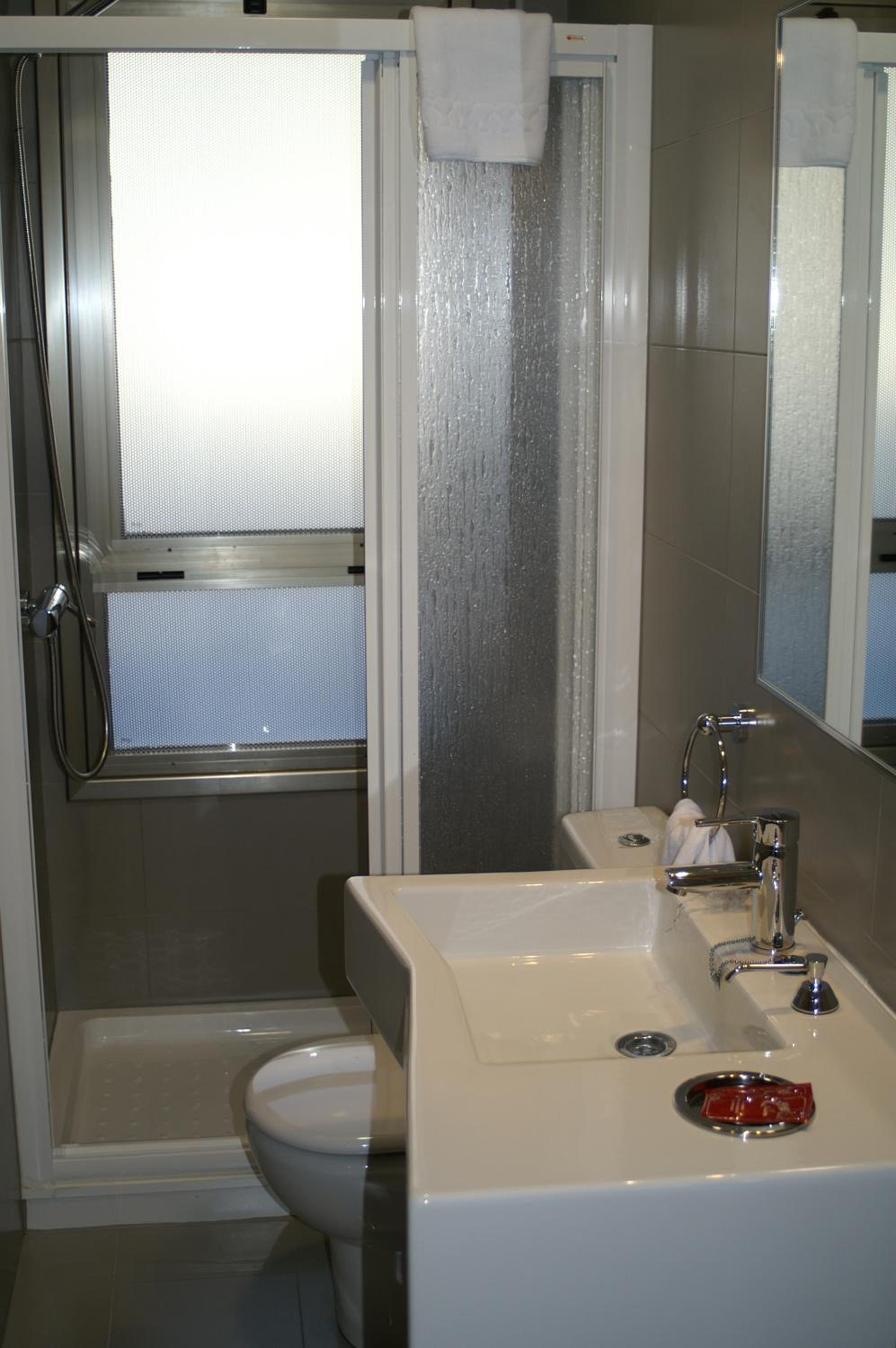 Double or Twin Room - Photo 2