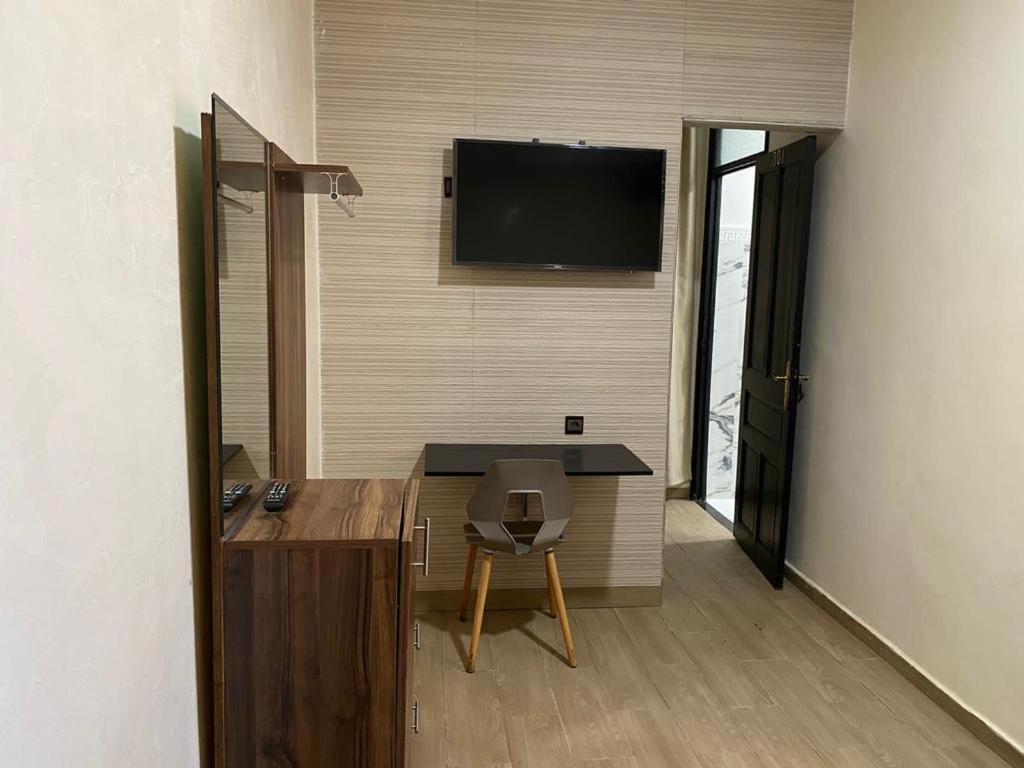 Single Room with Private Bathroom photo 1