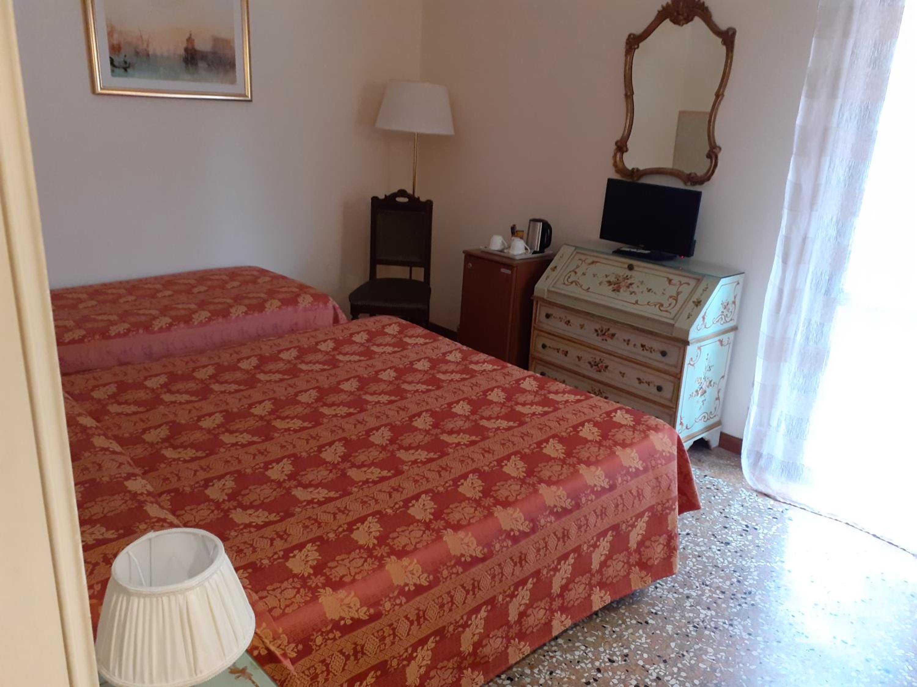 Triple Room with Private Bathroom photo 1
