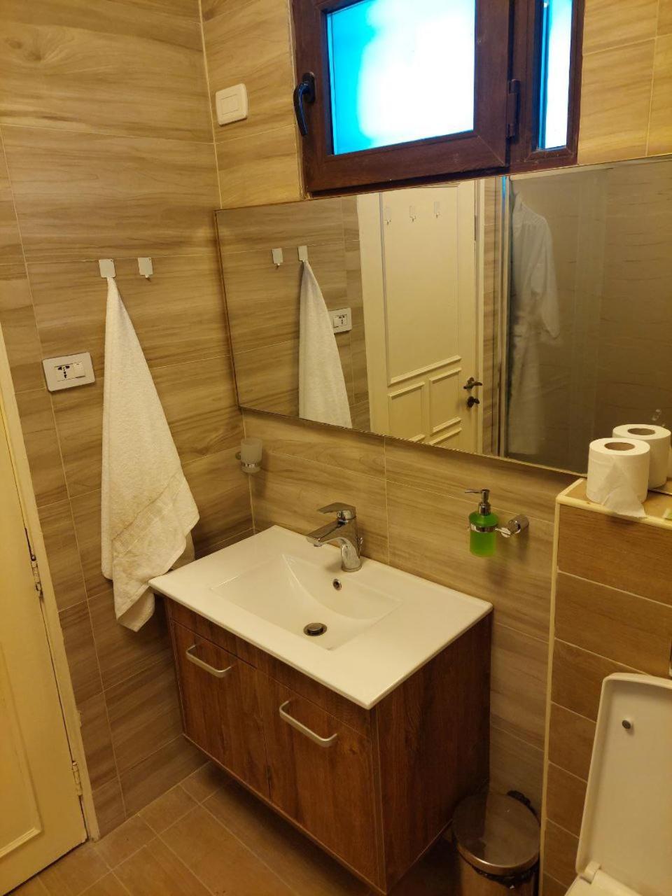 Twin Room with Private Bathroom photo 1