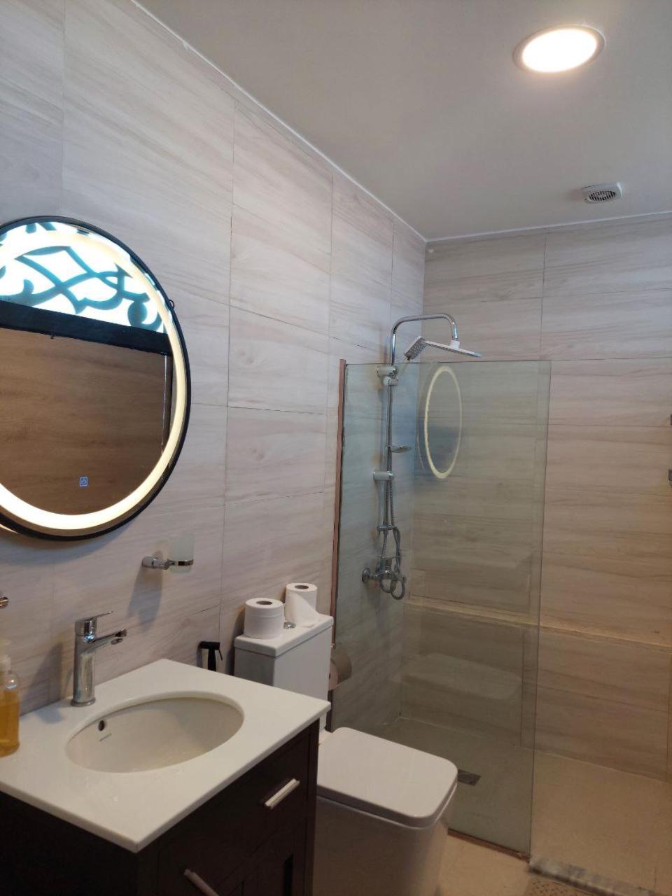 Twin Room with Private Bathroom photo 2