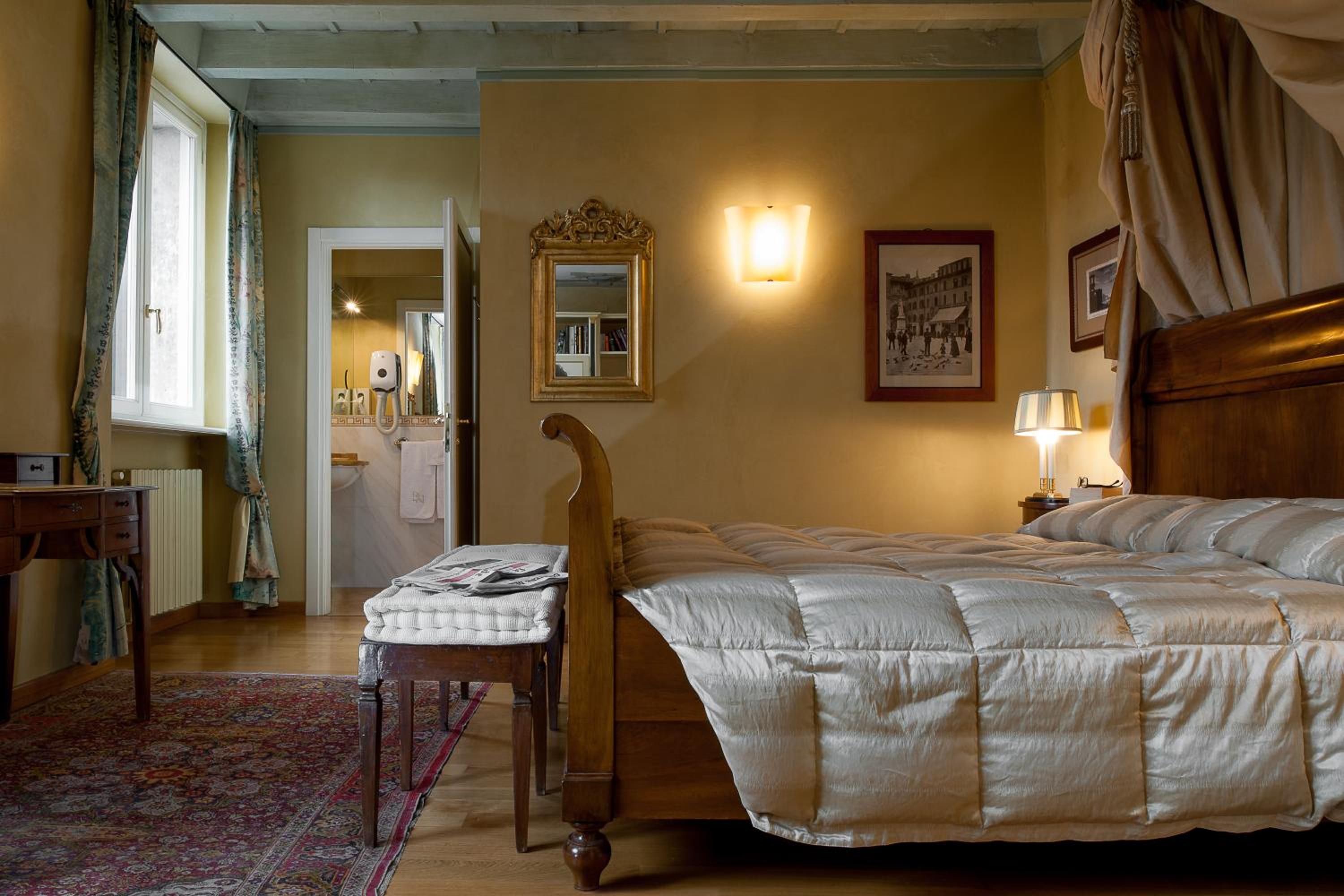 Double Room with City View - Photo 8