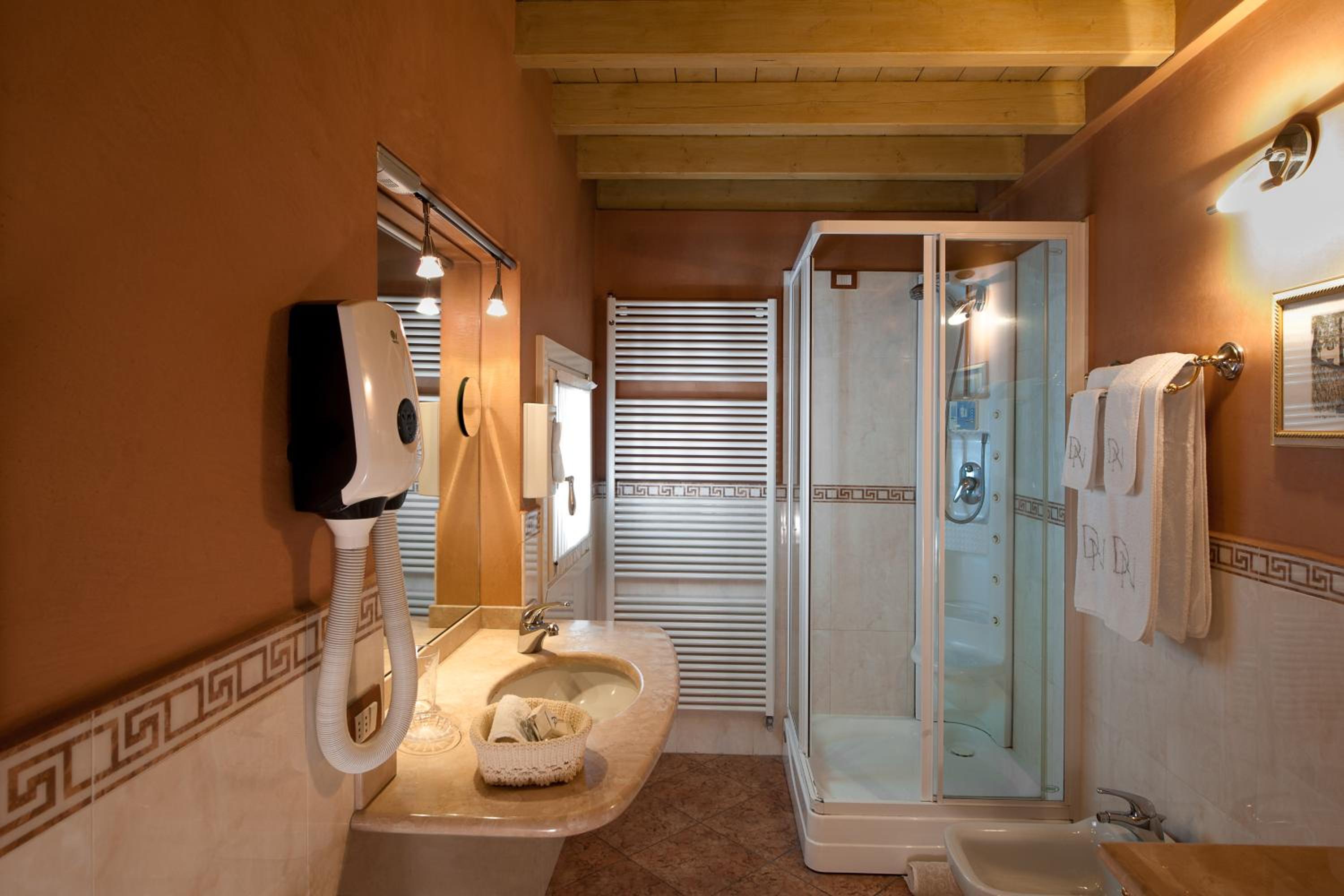 Double Room - Photo 13