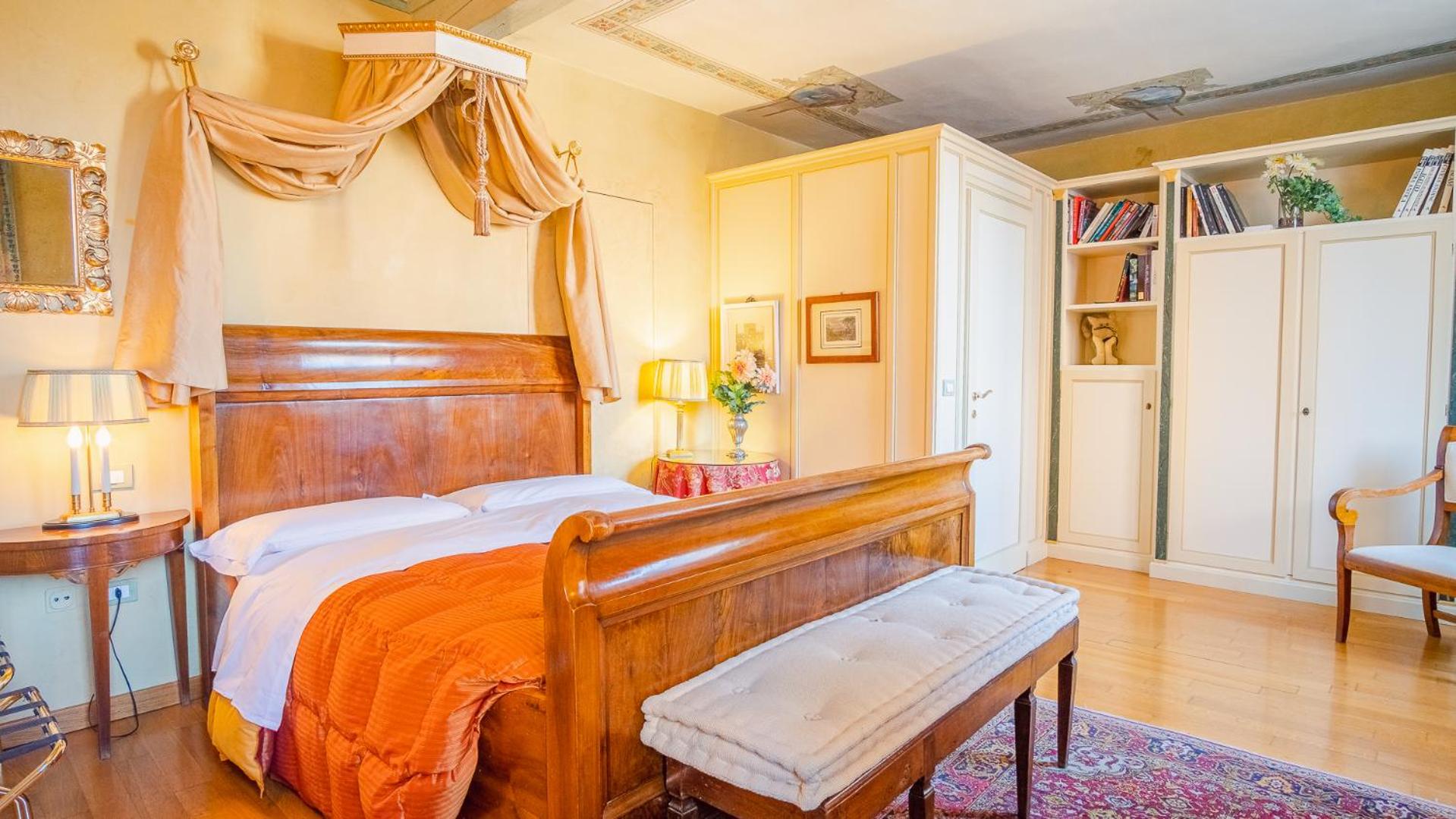 Double Room with City View - Photo 14