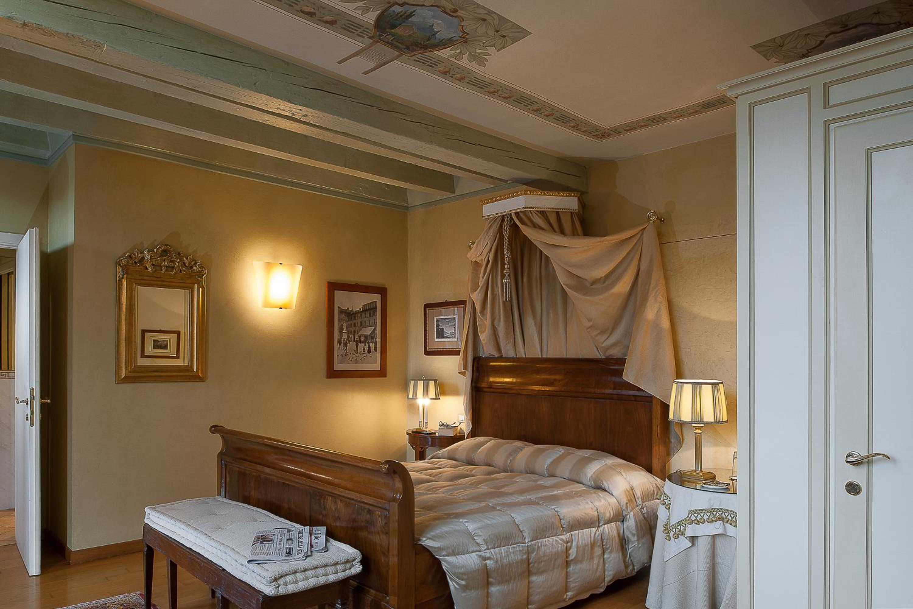 Double Room with City View - Photo 1