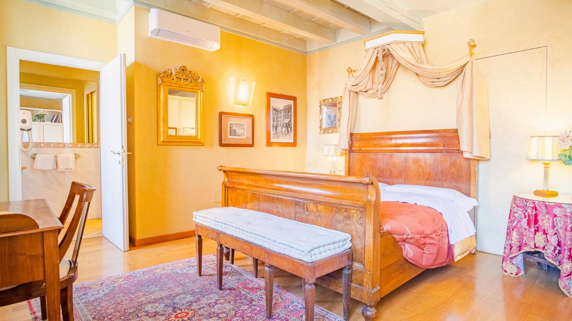 Double Room with City View - Photo 12
