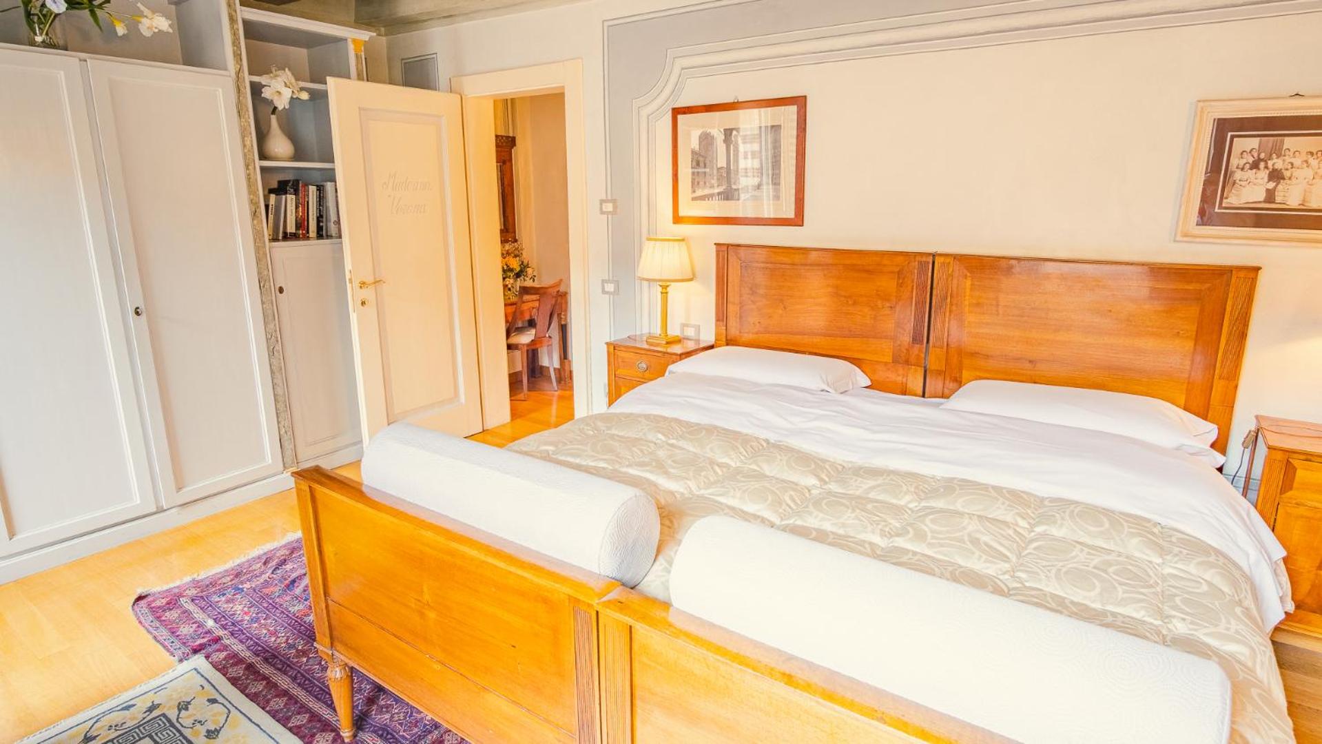 Deluxe King Room - Photo 3