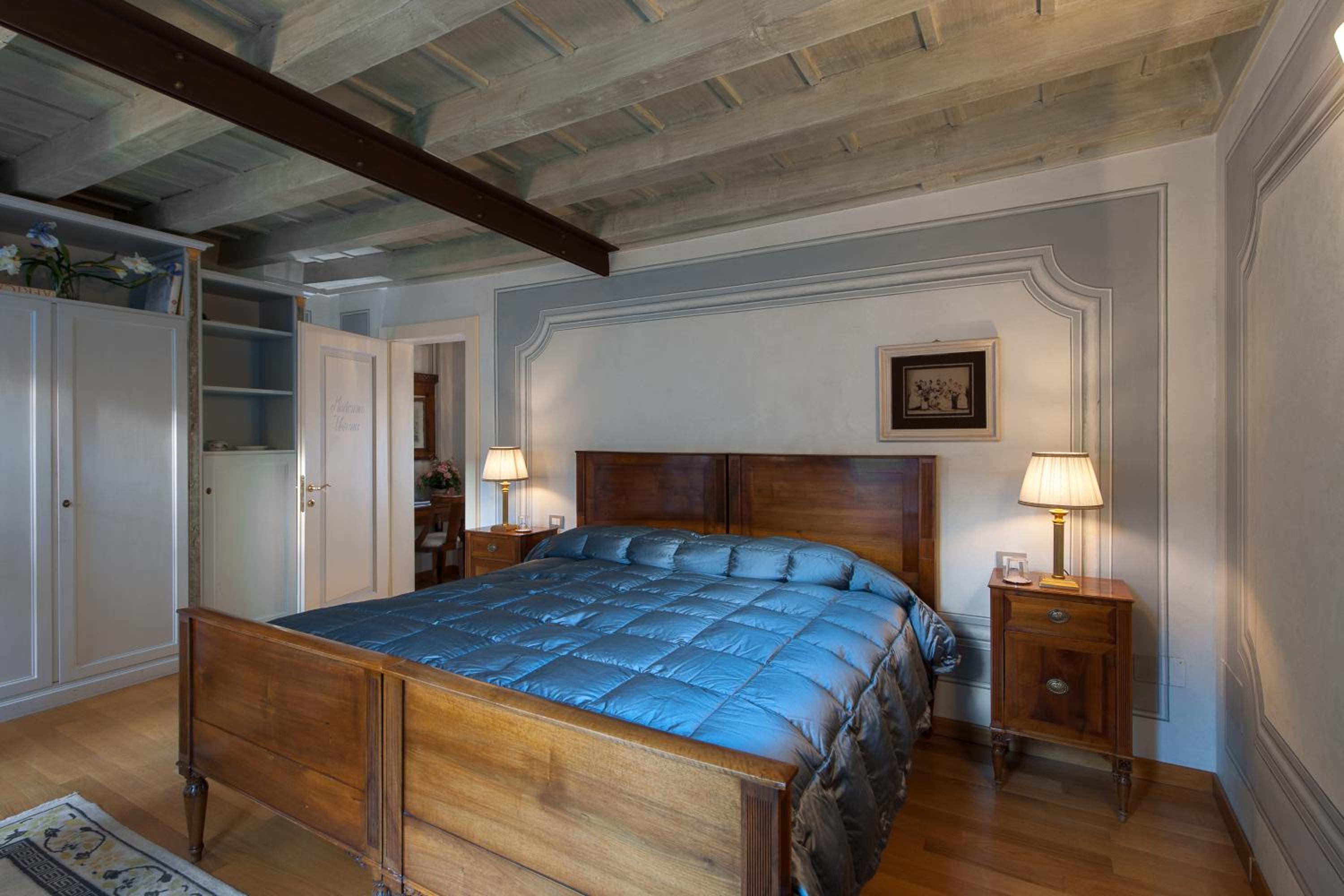 Deluxe King Room - Photo 4
