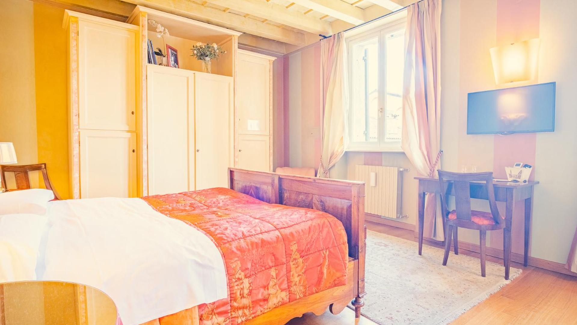 Double Room with City View - Photo 6