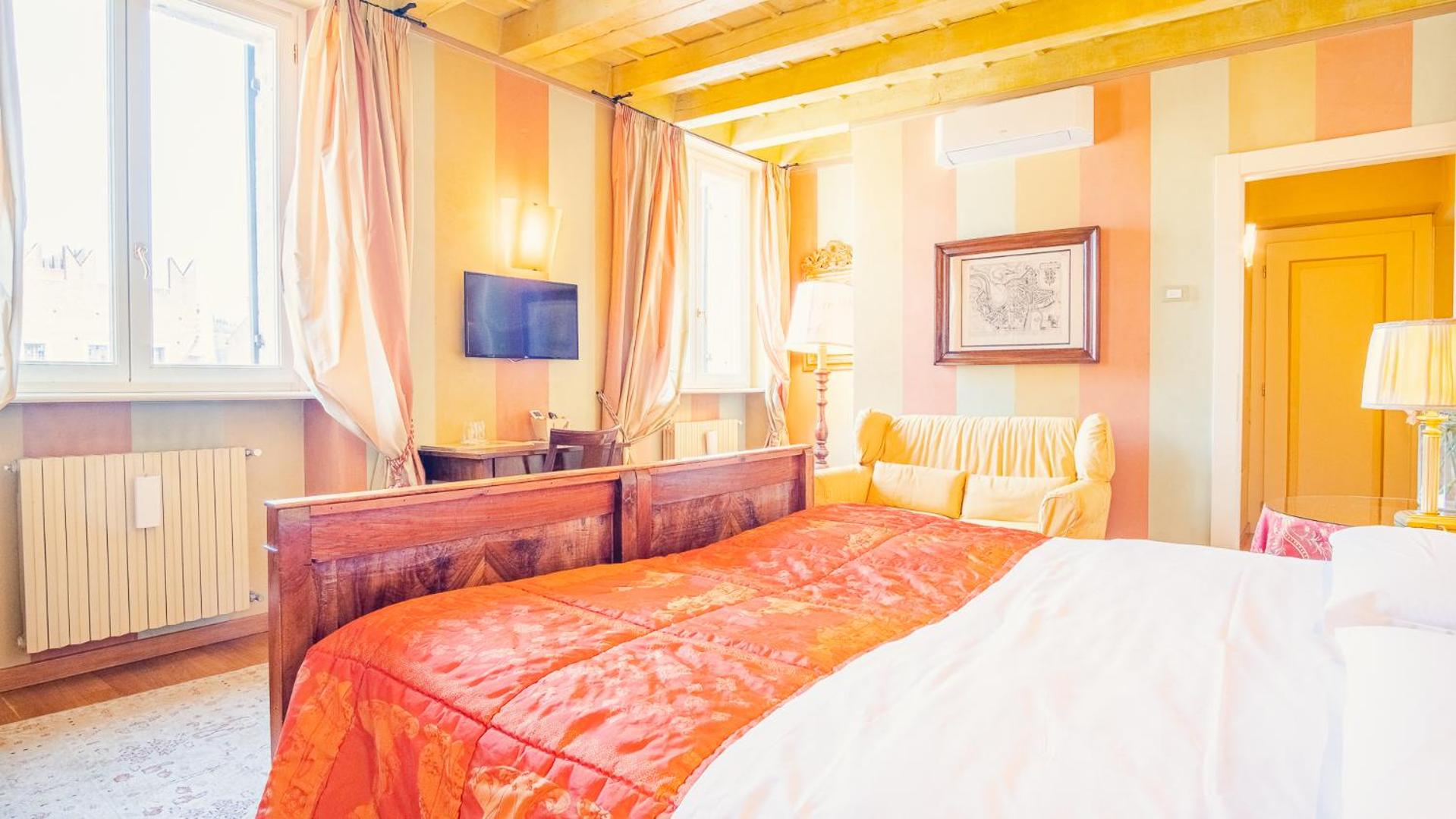 Double Room - Photo 8