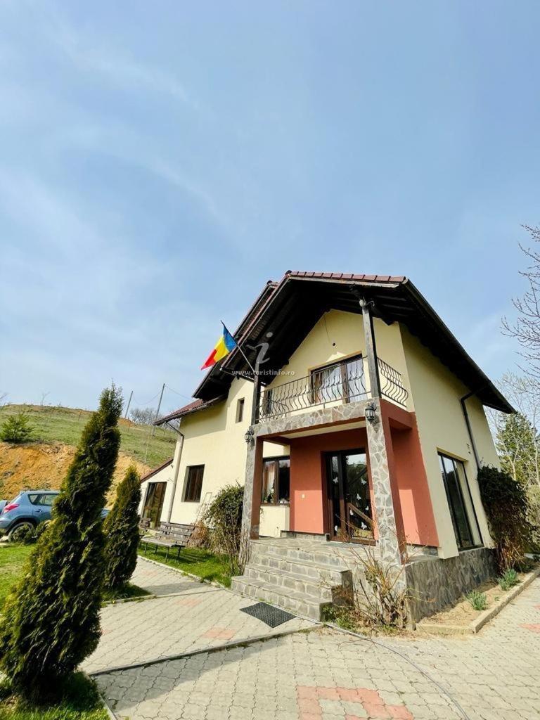 Villa photo 1