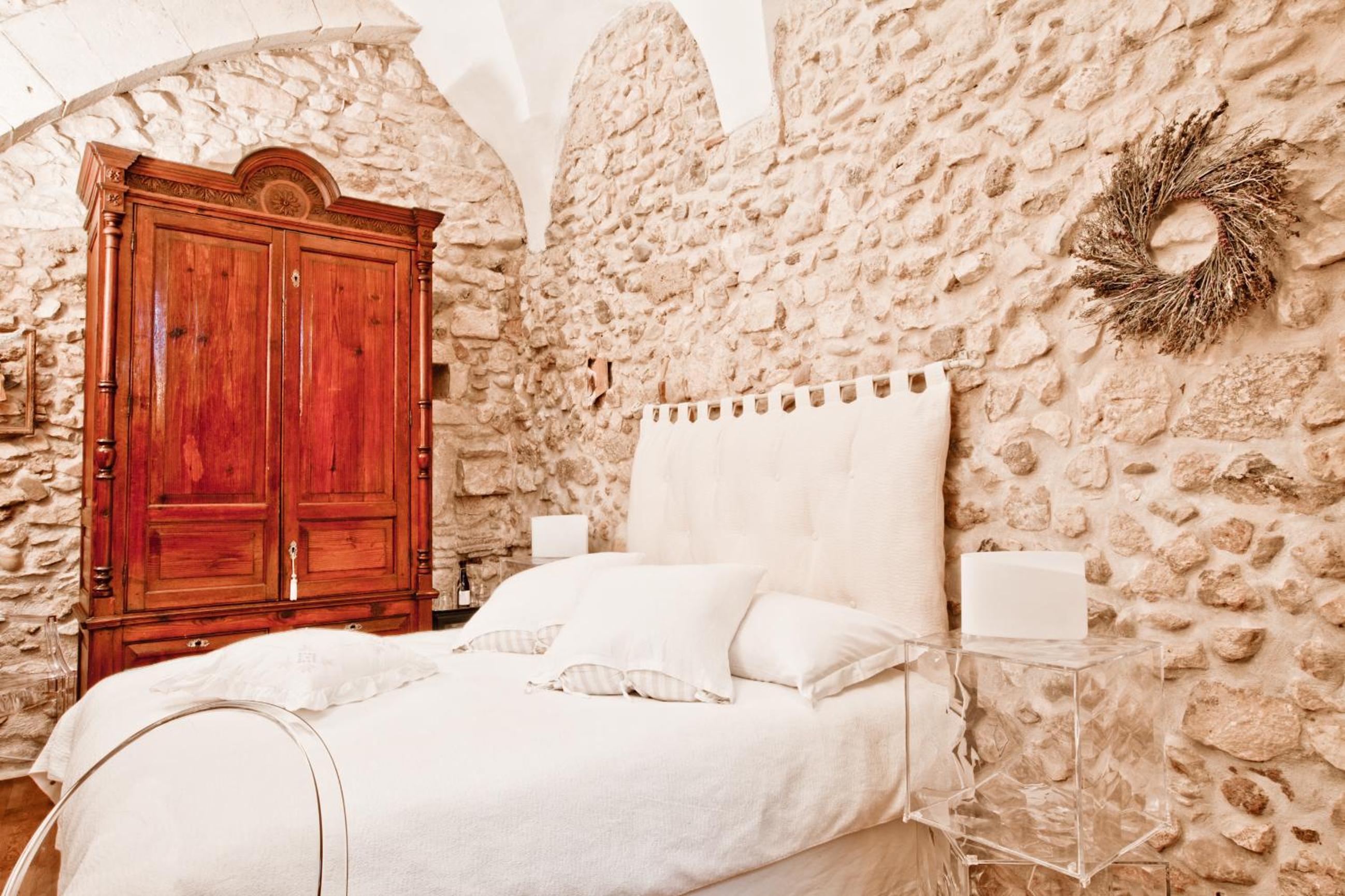 Double Room - Photo 17