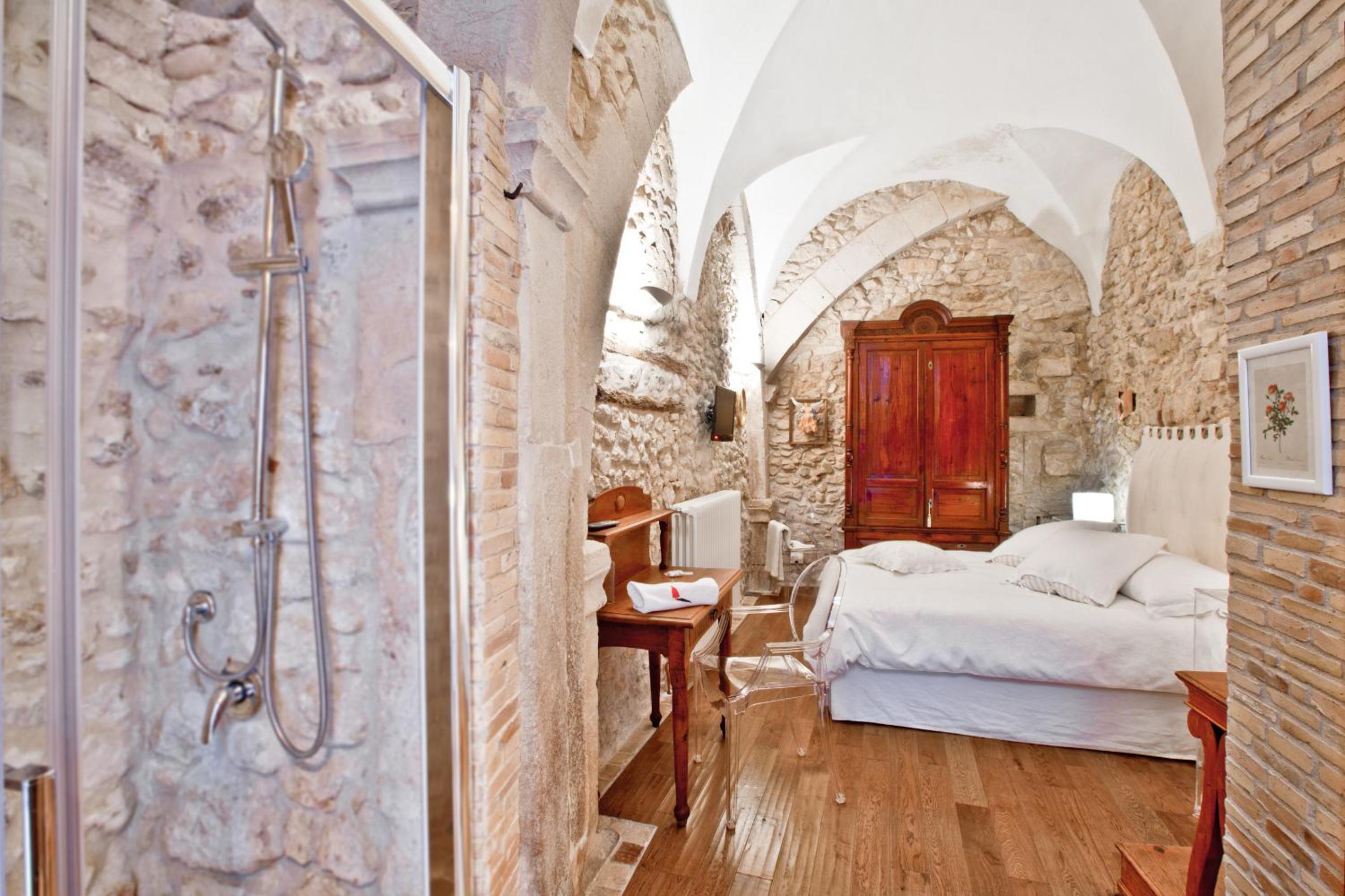 Double Room - Photo 18