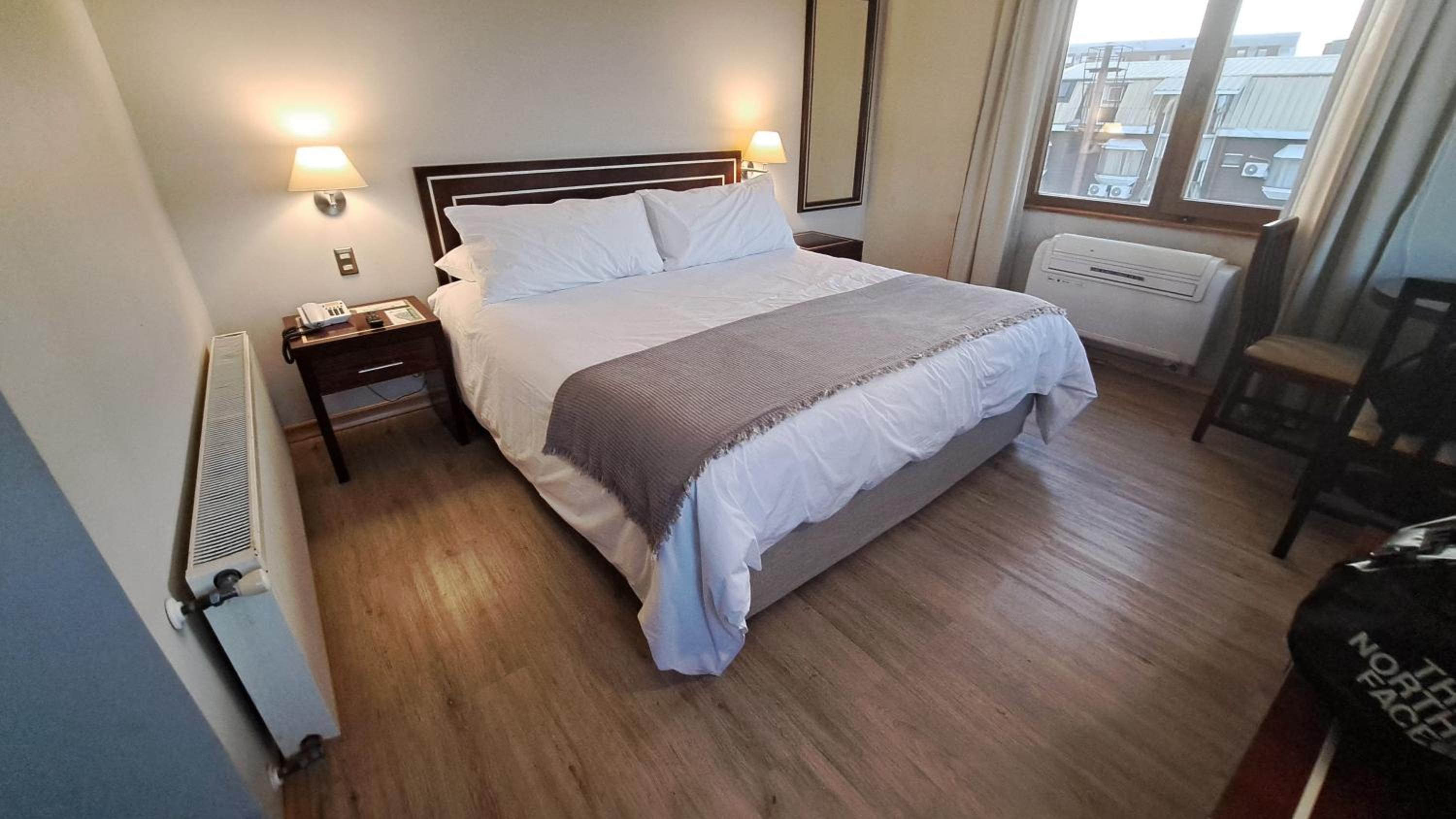 Queen Room photo 2