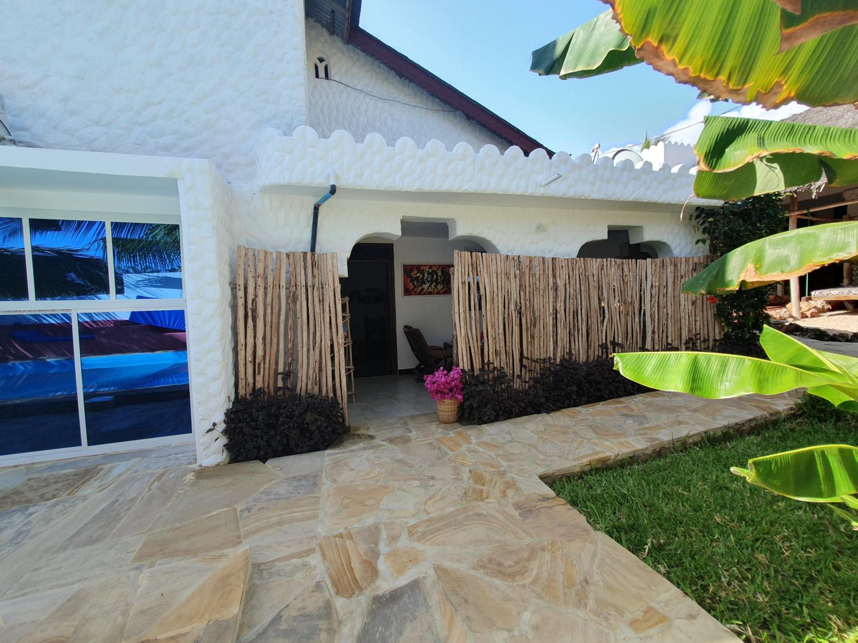 Superior Family Room - Photo 7