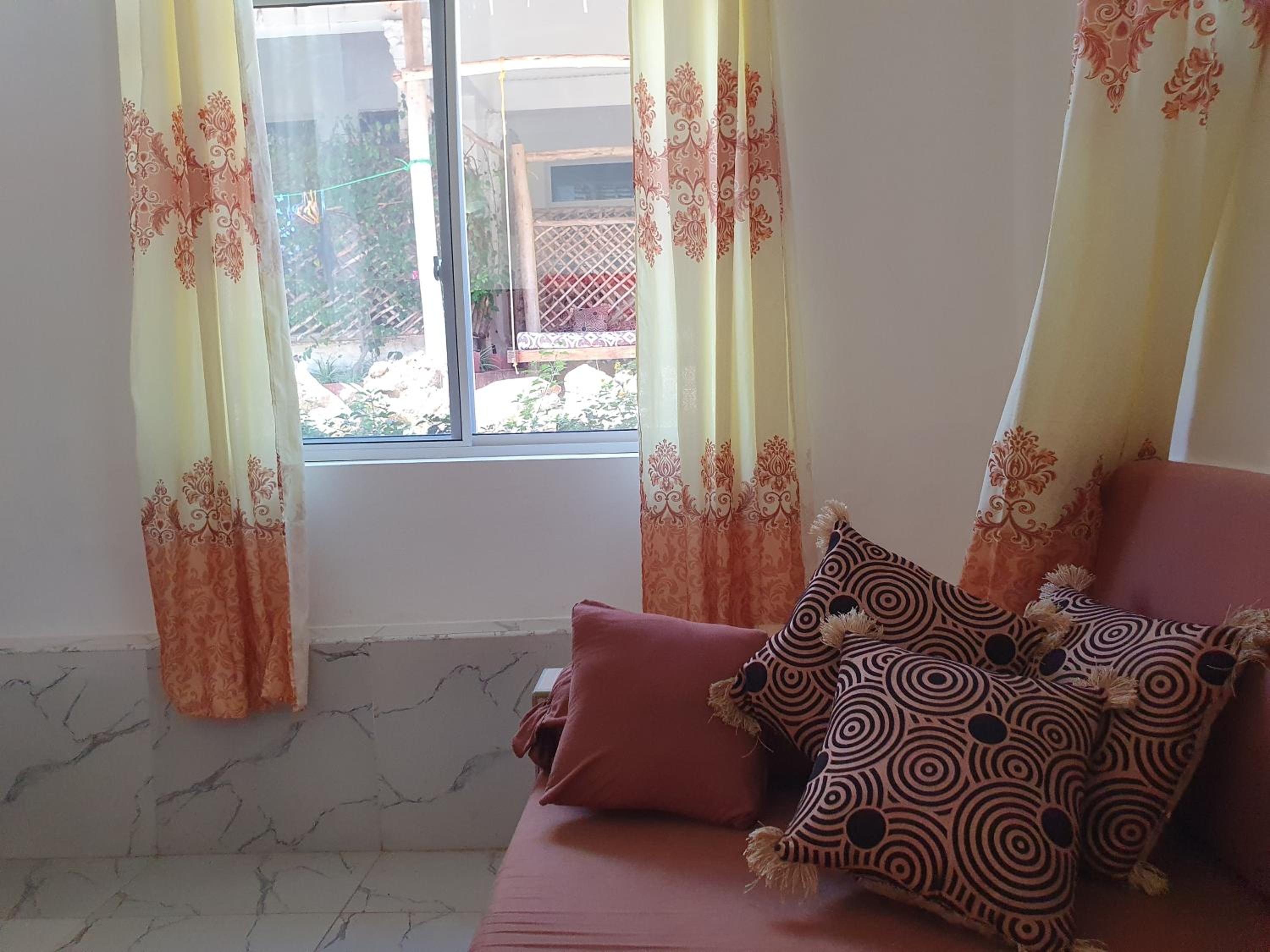 Superior Family Room - Photo 5