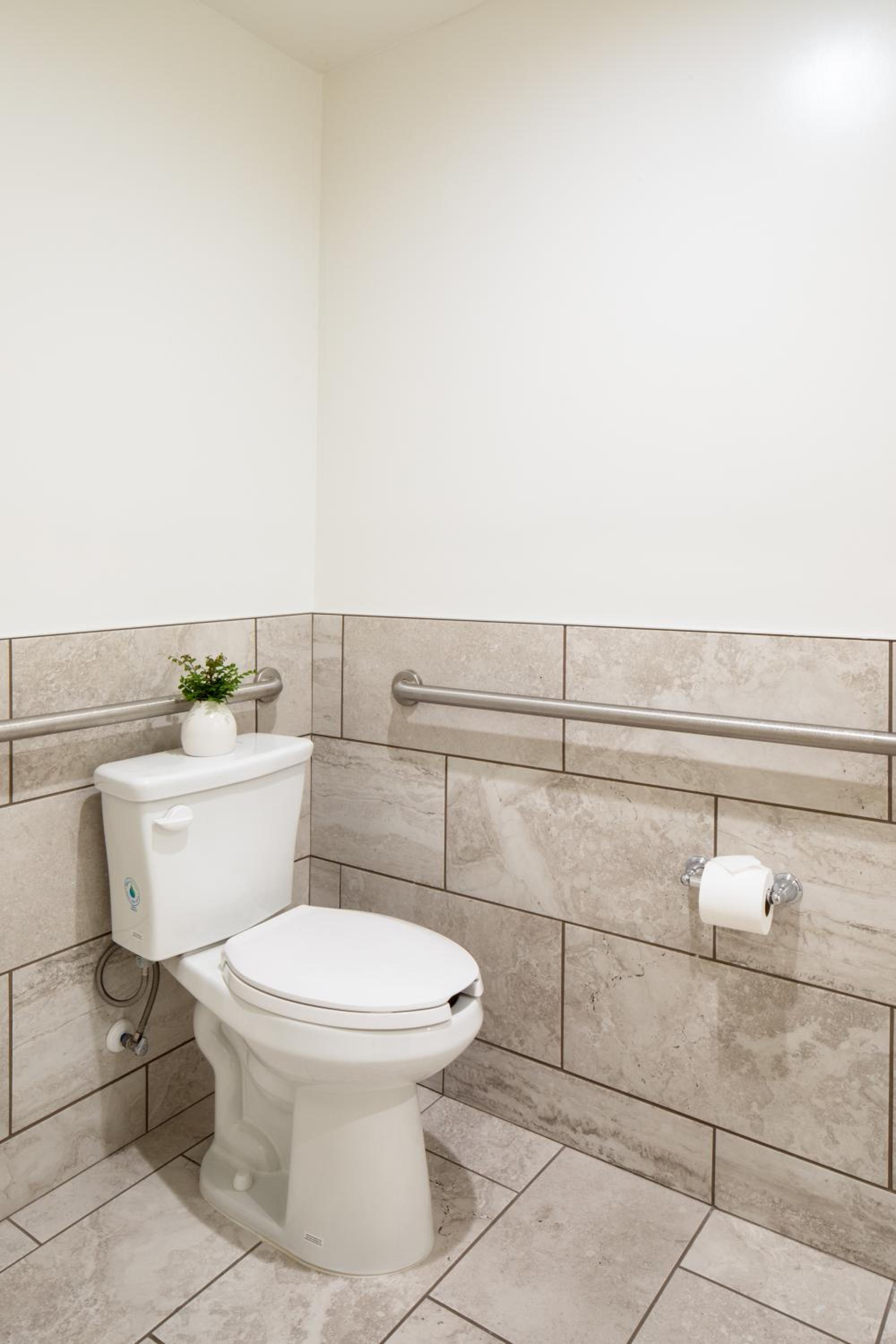 Queen Room - Disability Access - Photo 6