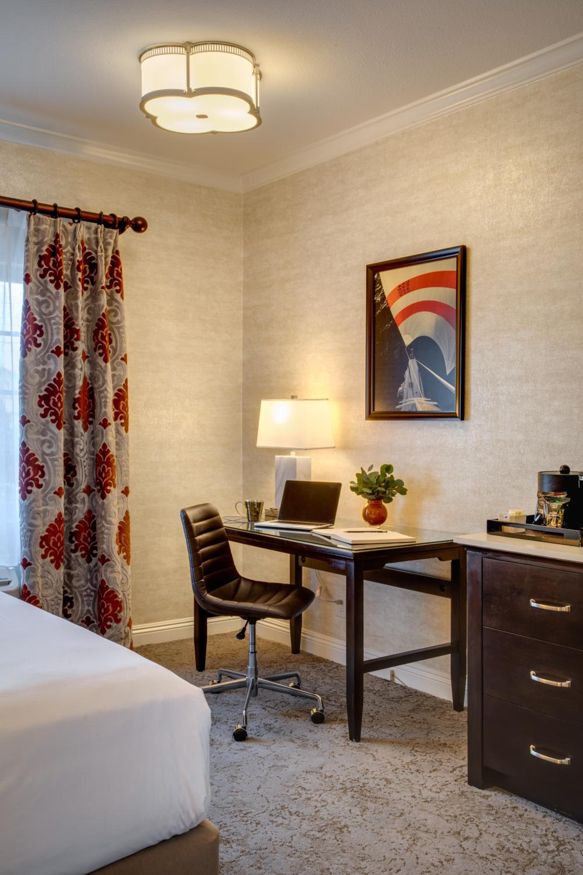 Queen Room - Disability Access - Photo 4