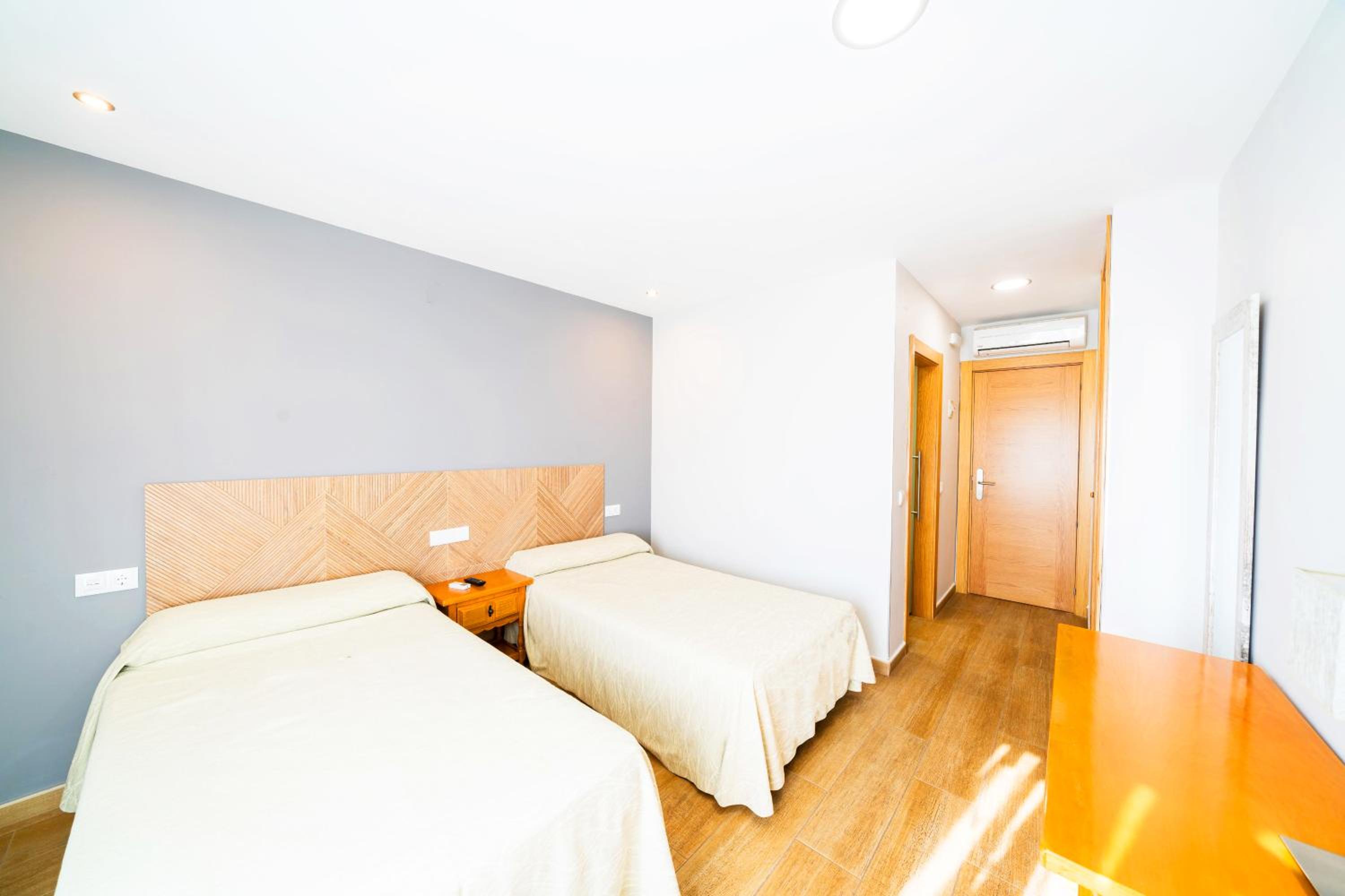 Superior Twin Room photo 3