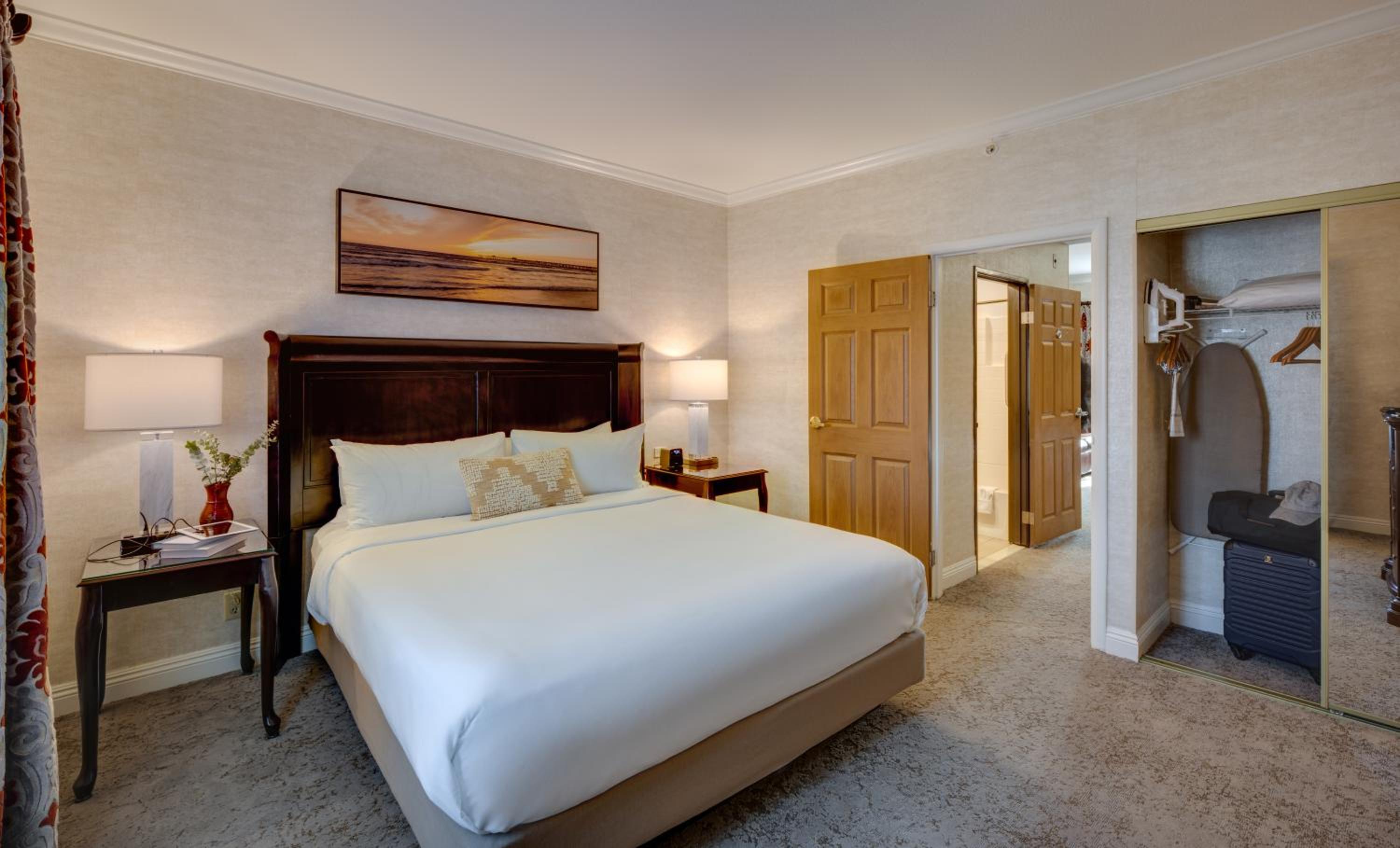 One-Bedroom King Suite - Photo 4