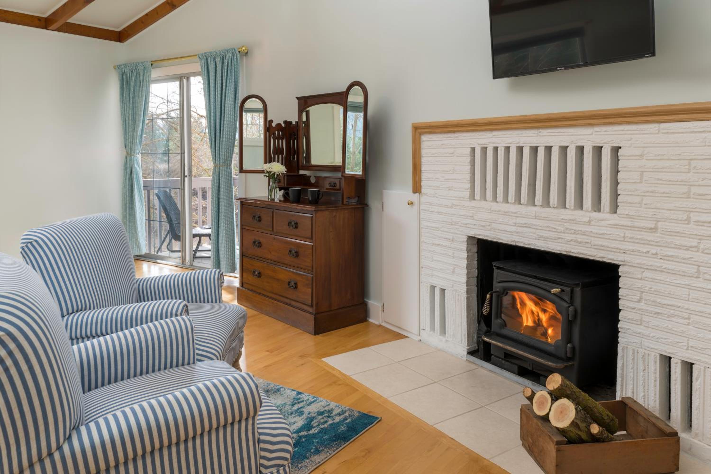 King Suite with Balcony photo 1