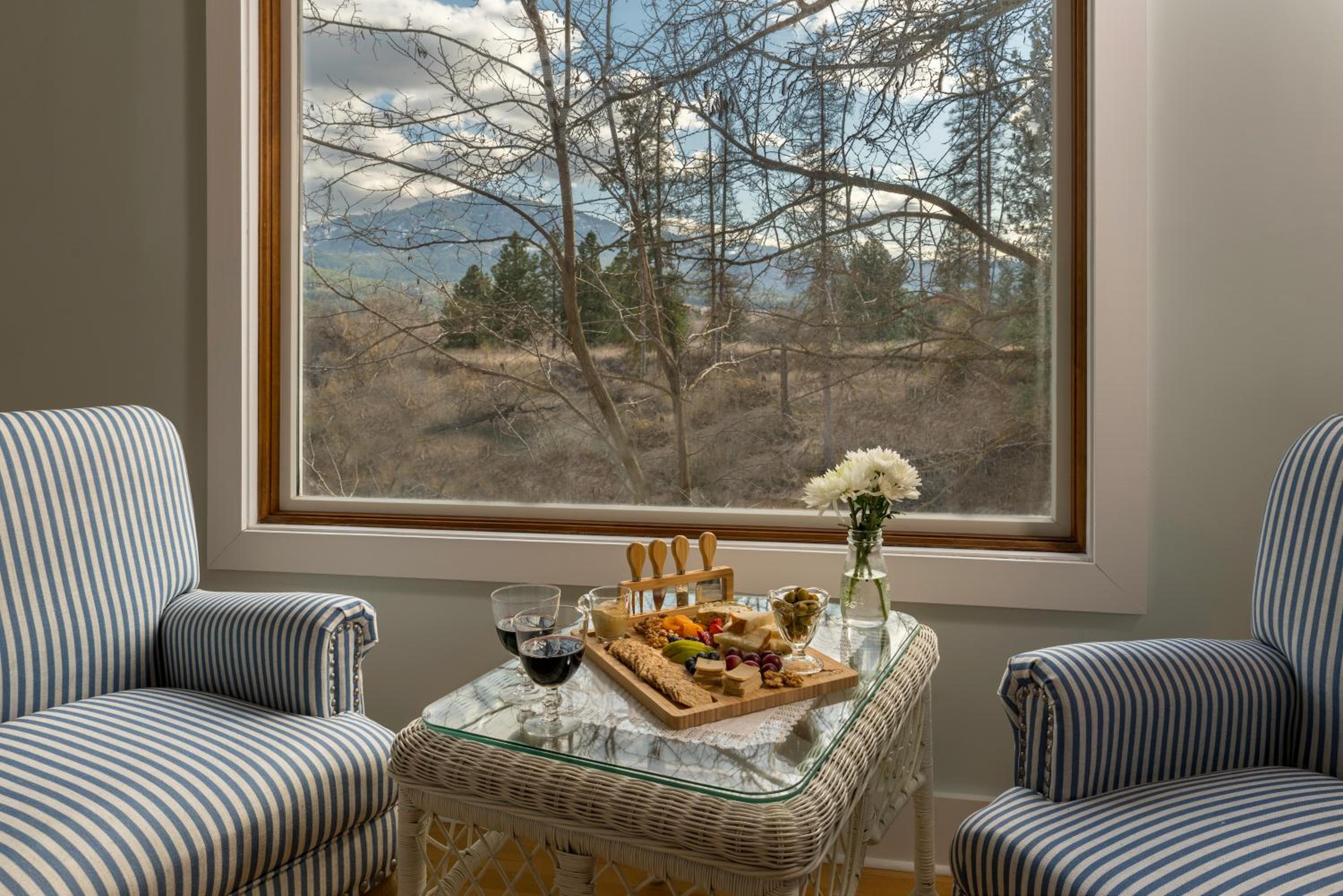 King Suite with Balcony photo 3