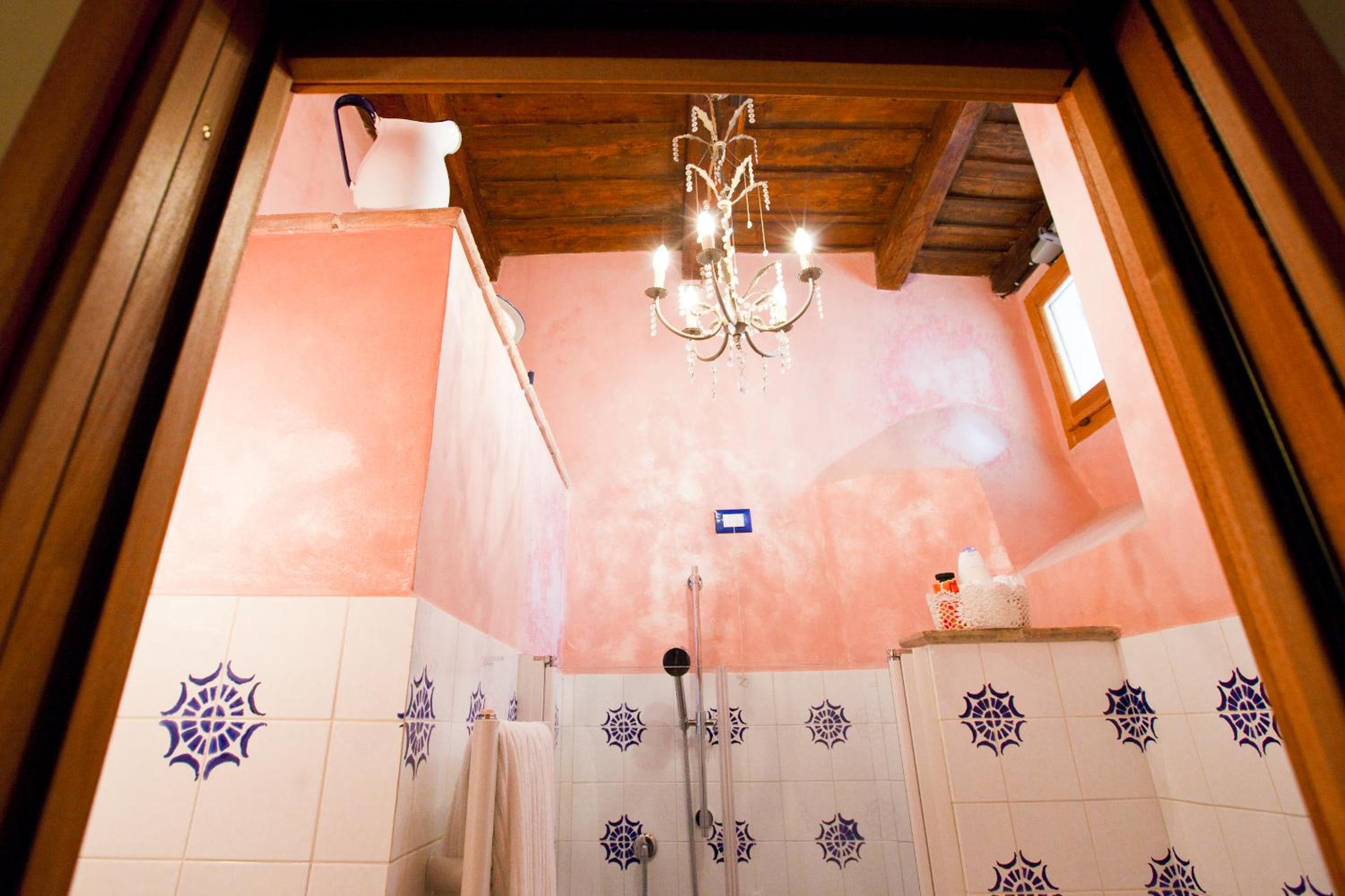 Double Room - Photo 16