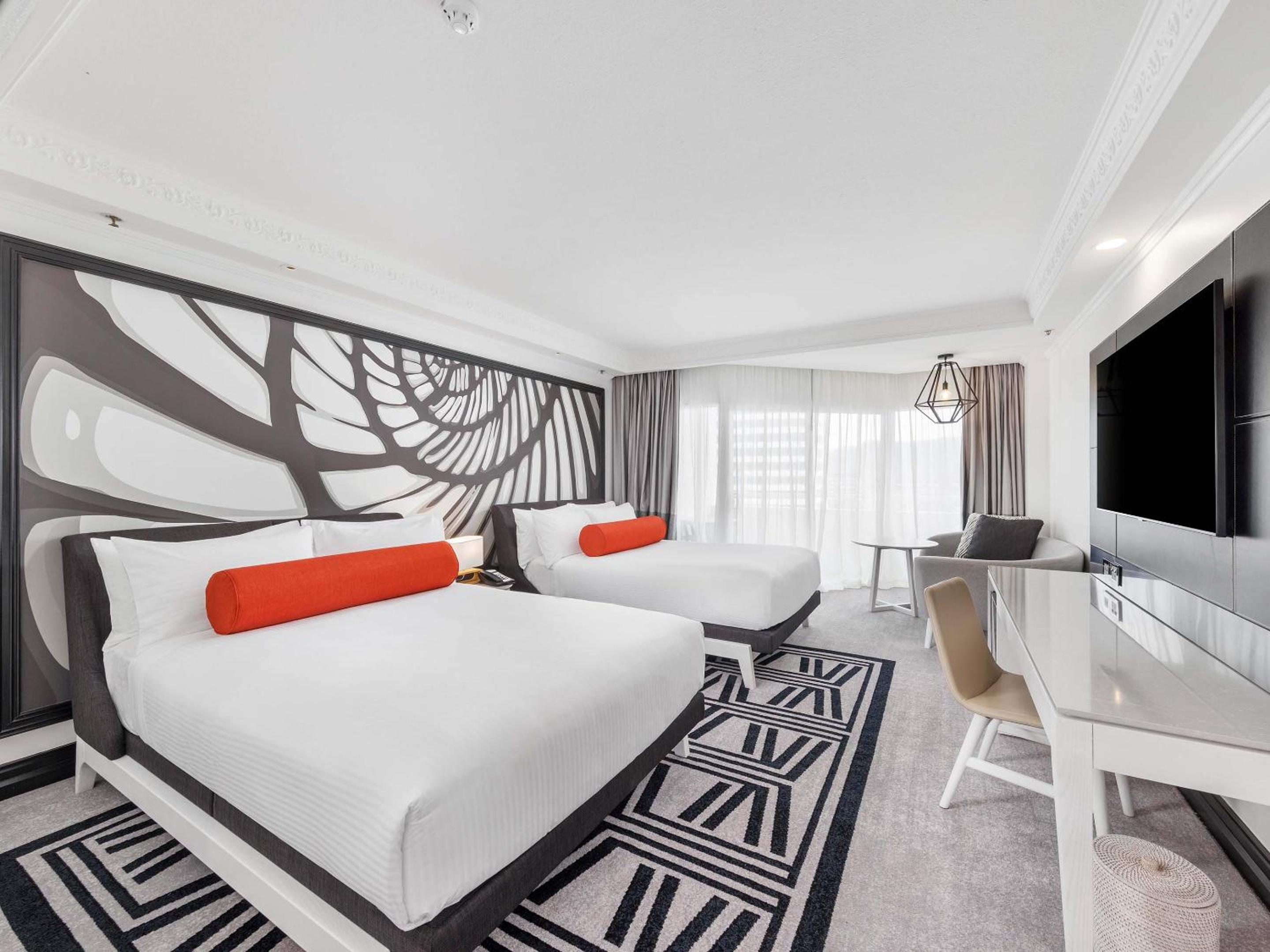 Grand Superior Twin Room with City or Mountain View - Photo 18