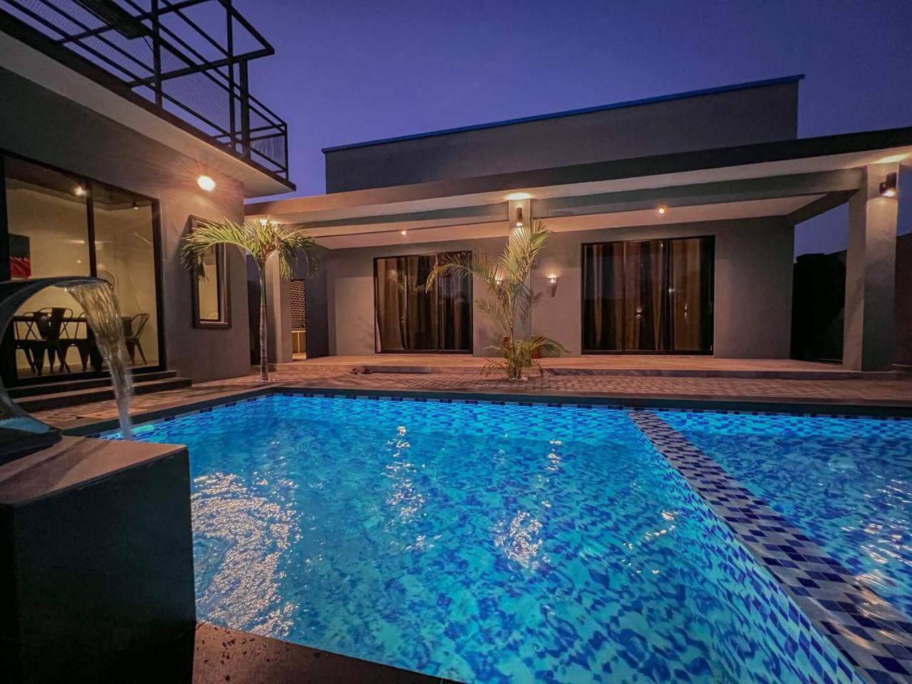 Villa com Piscina Privada
