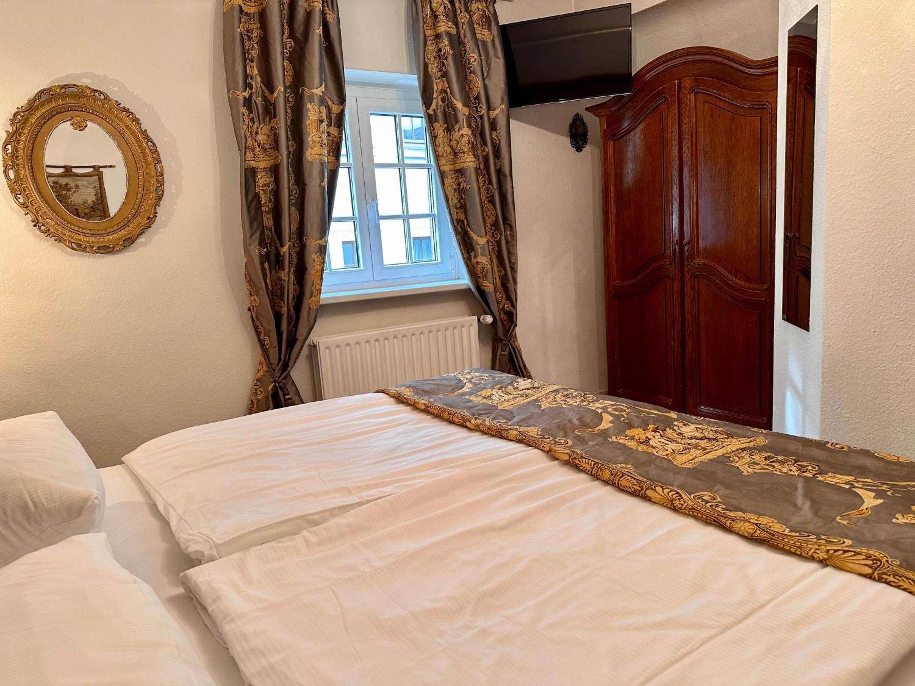 Small Double Room - Photo 5