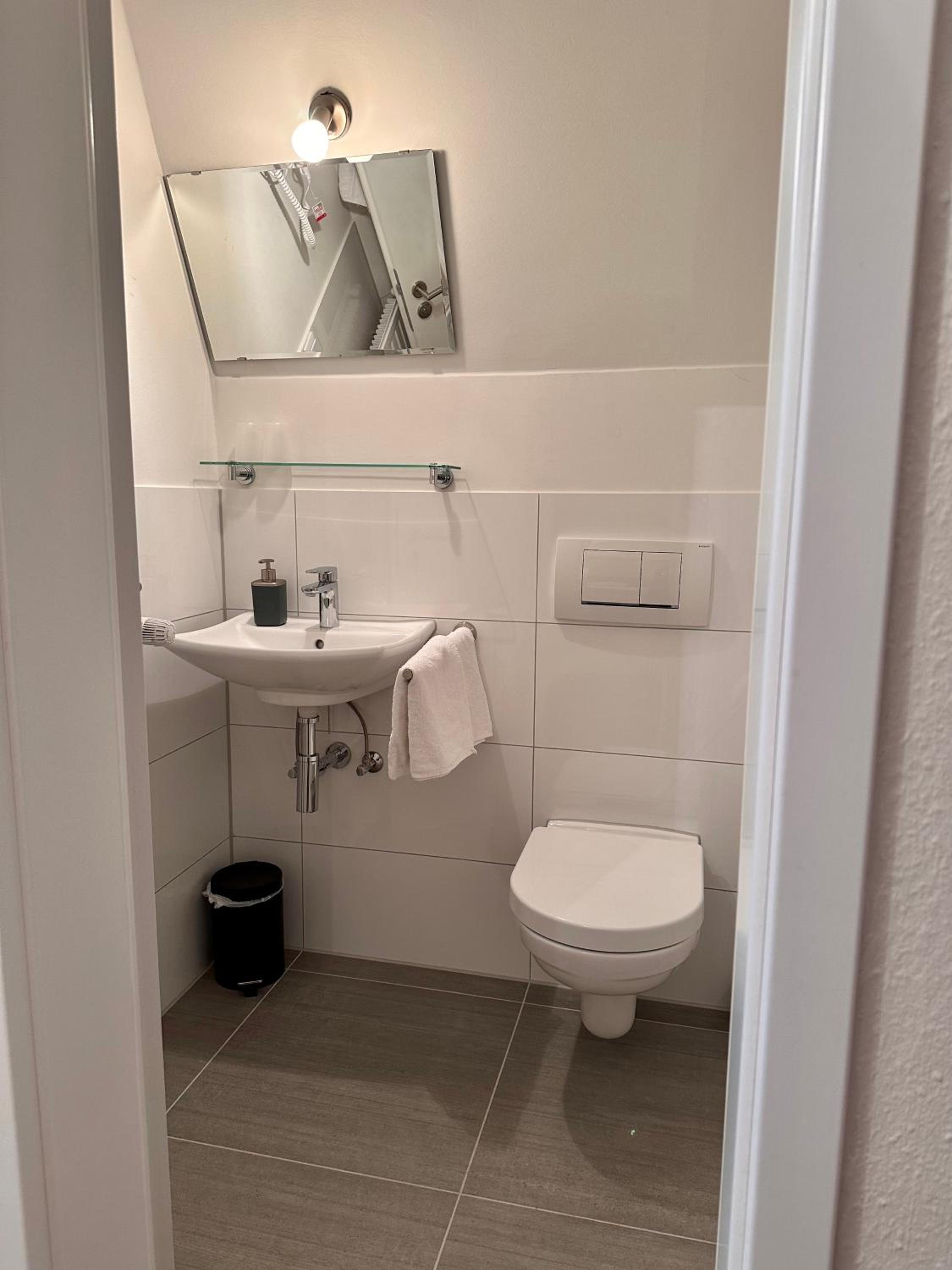 Small Double Room - Photo 3