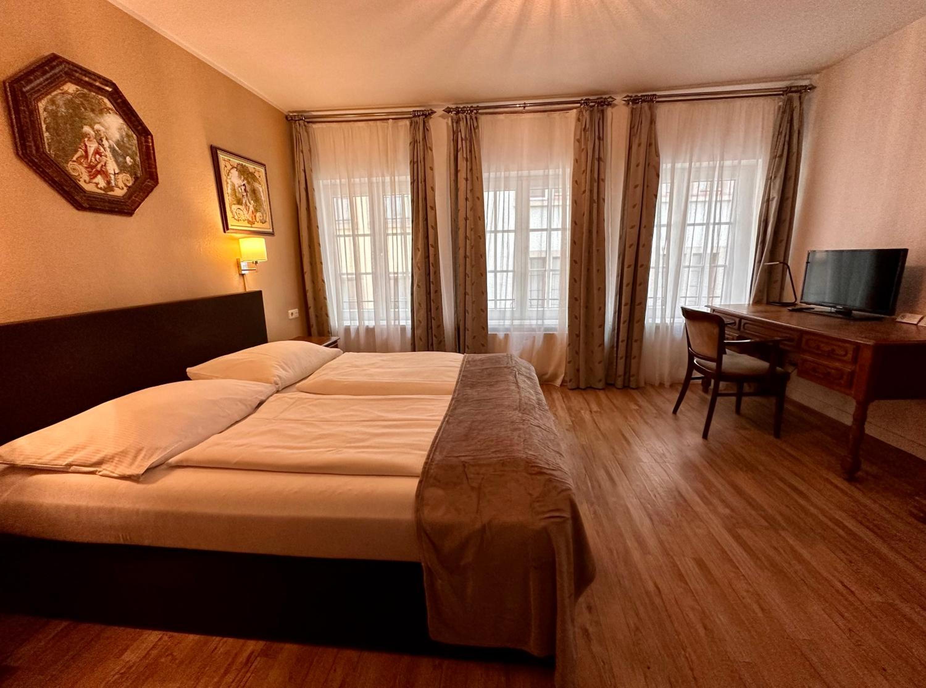 Standard King Room - Photo 1