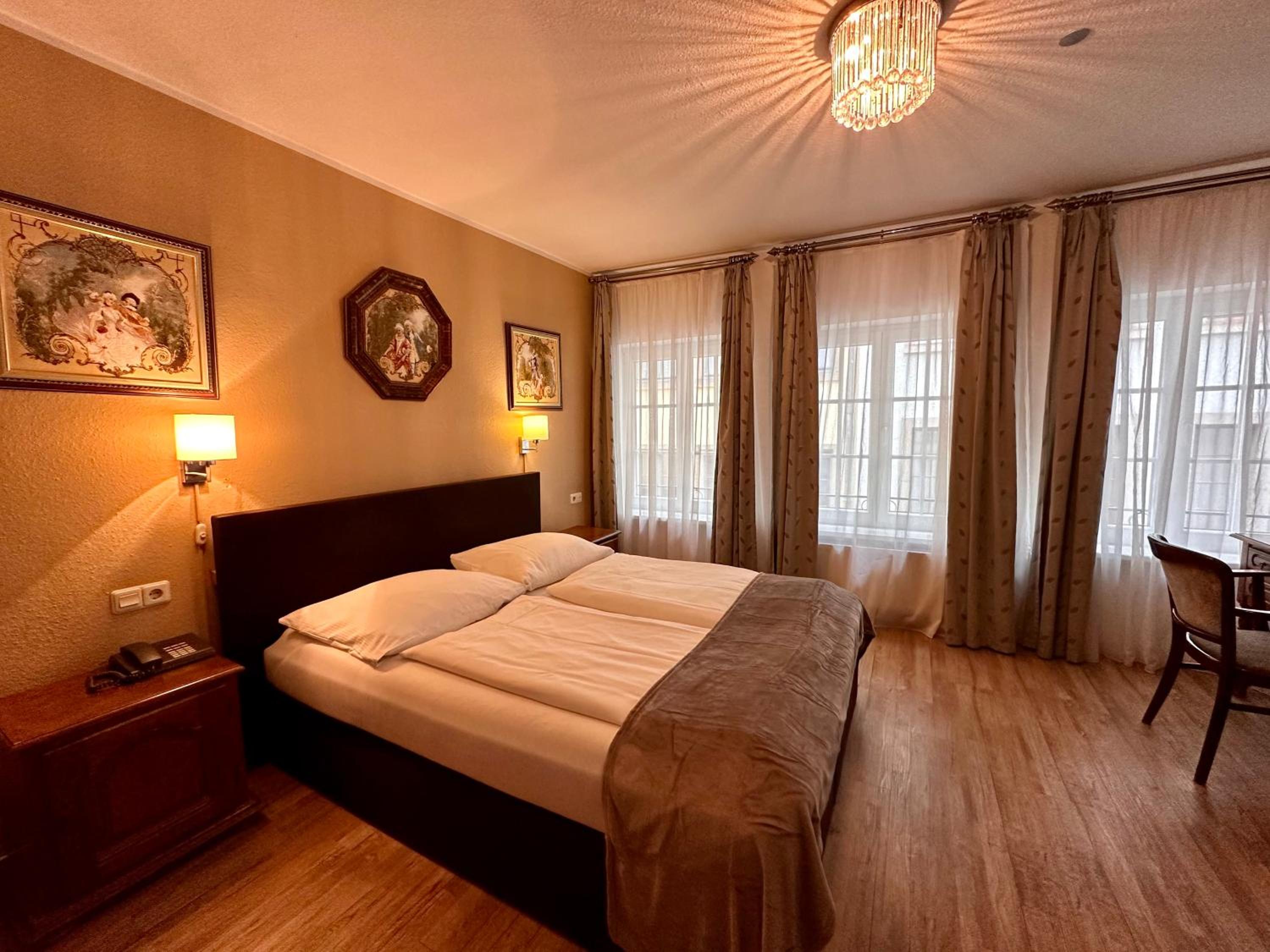 Standard King Room - Photo 2