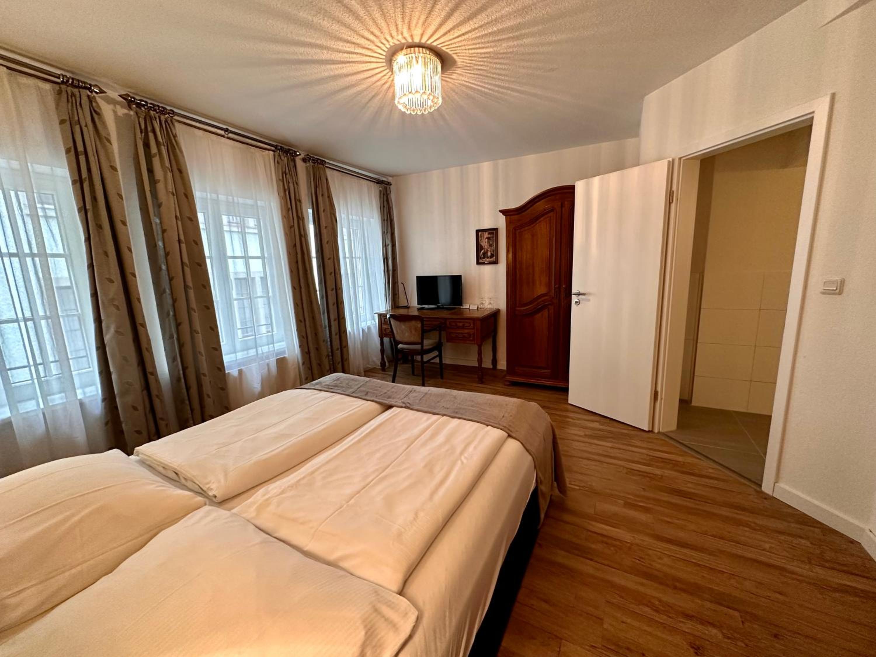 Standard King Room - Photo 4