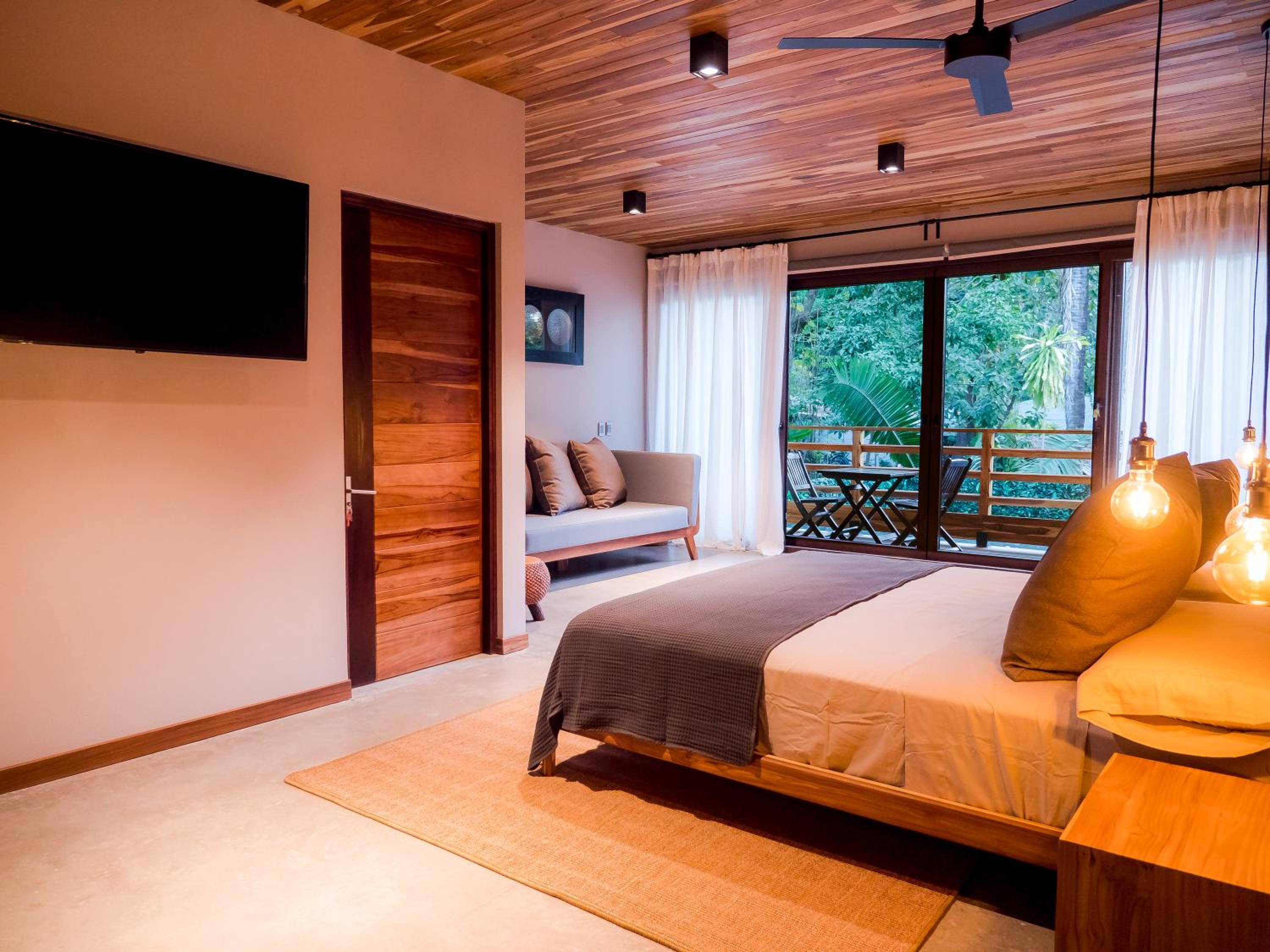 Deluxe Double Room with Balcony photo 3